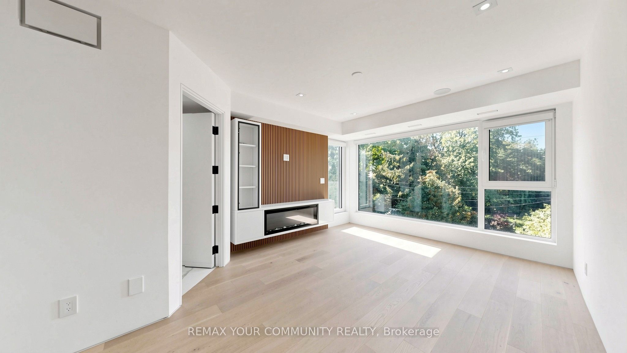 2970b Bayview Avenue Property Photo 17