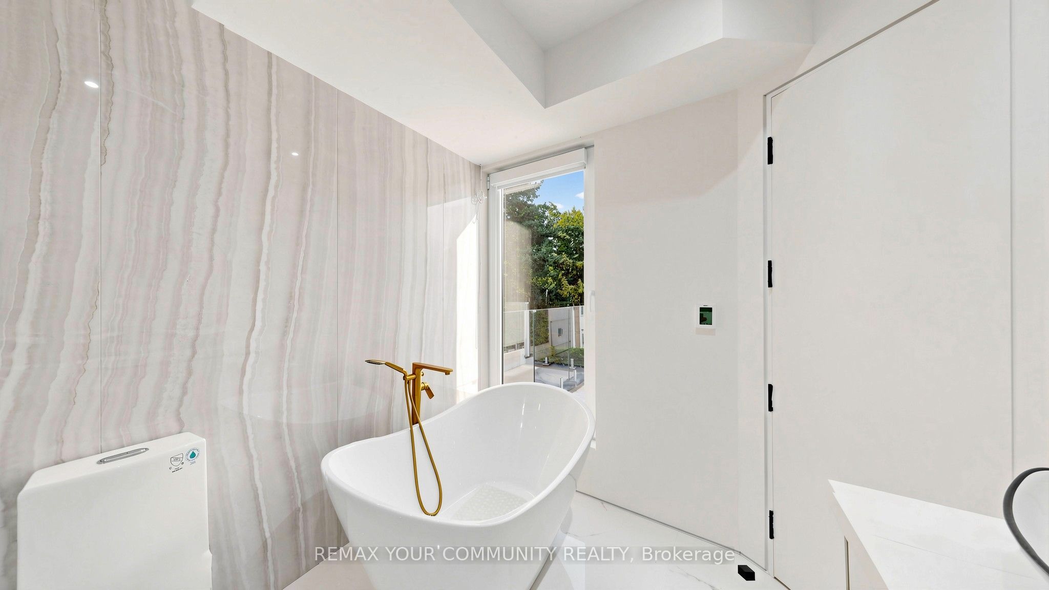 2970b Bayview Avenue Property Photo 22