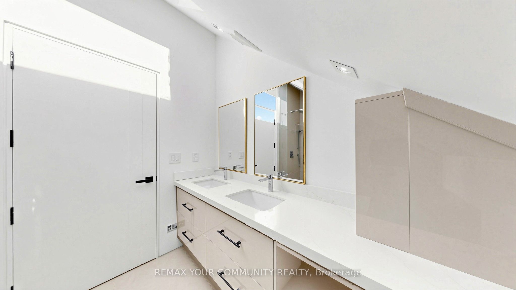 2970b Bayview Avenue Property Photo 26