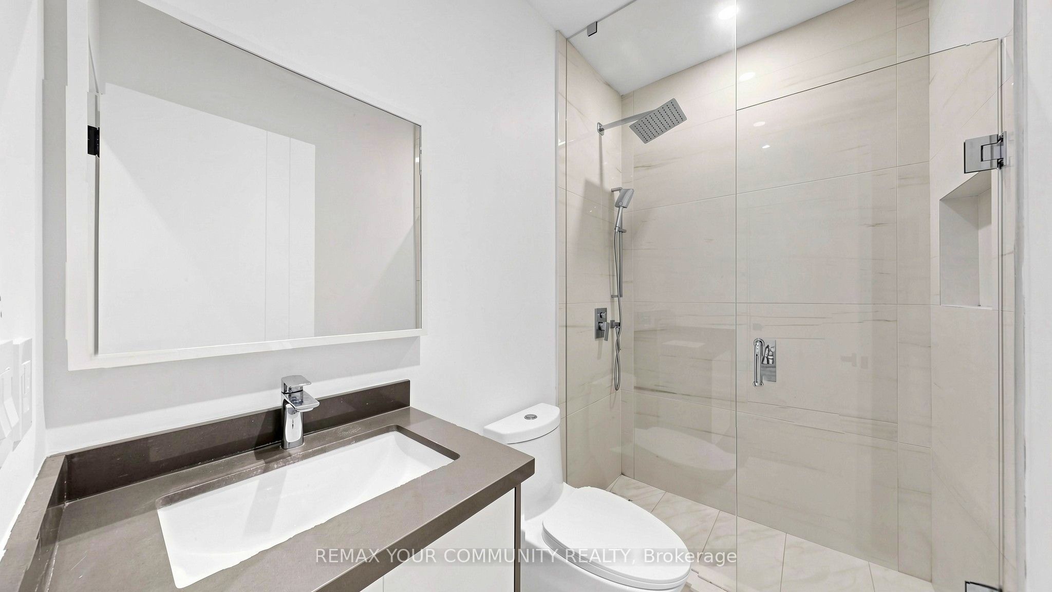 2970b Bayview Avenue Property Photo 38