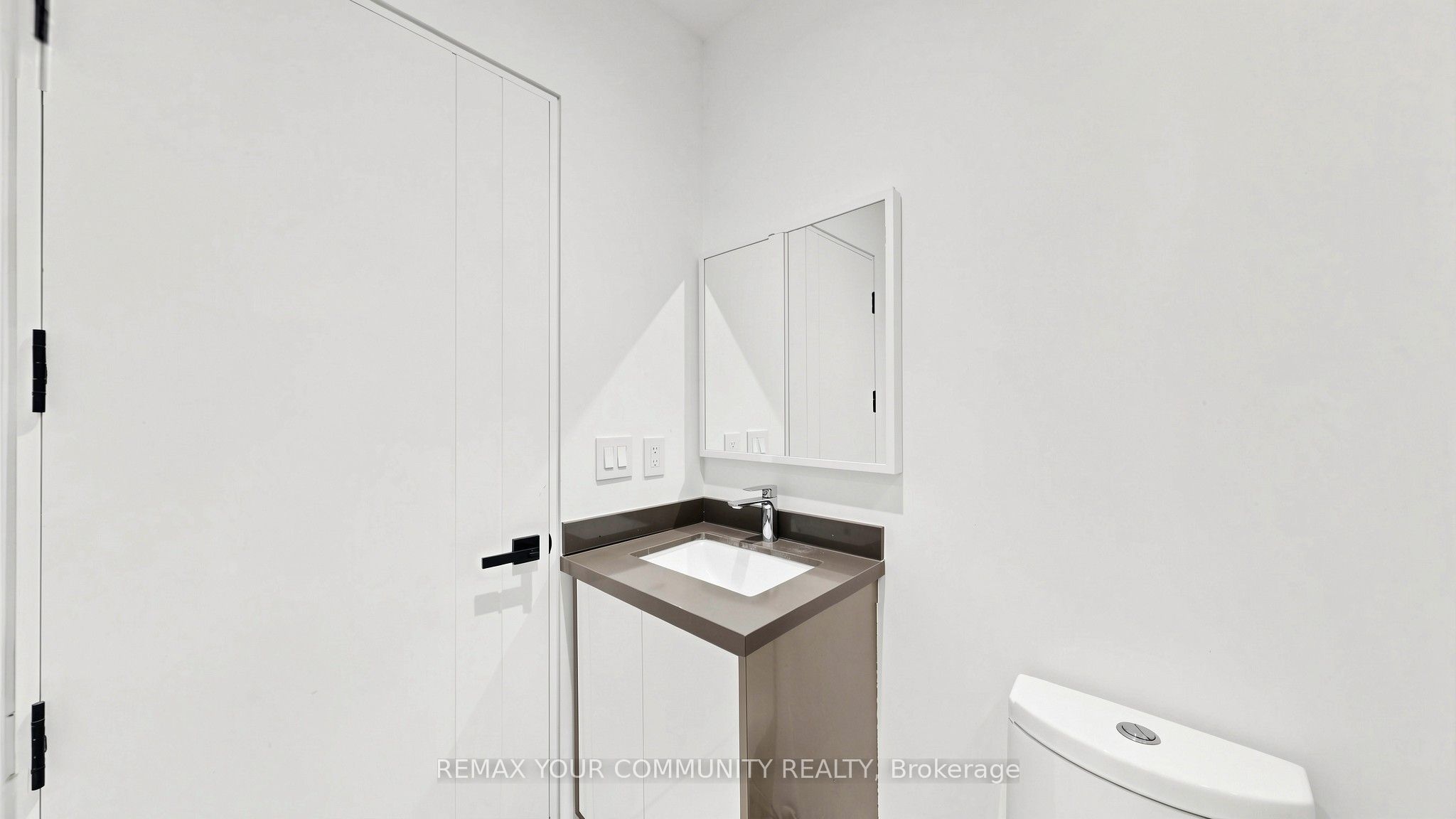2970b Bayview Avenue Property Photo 39