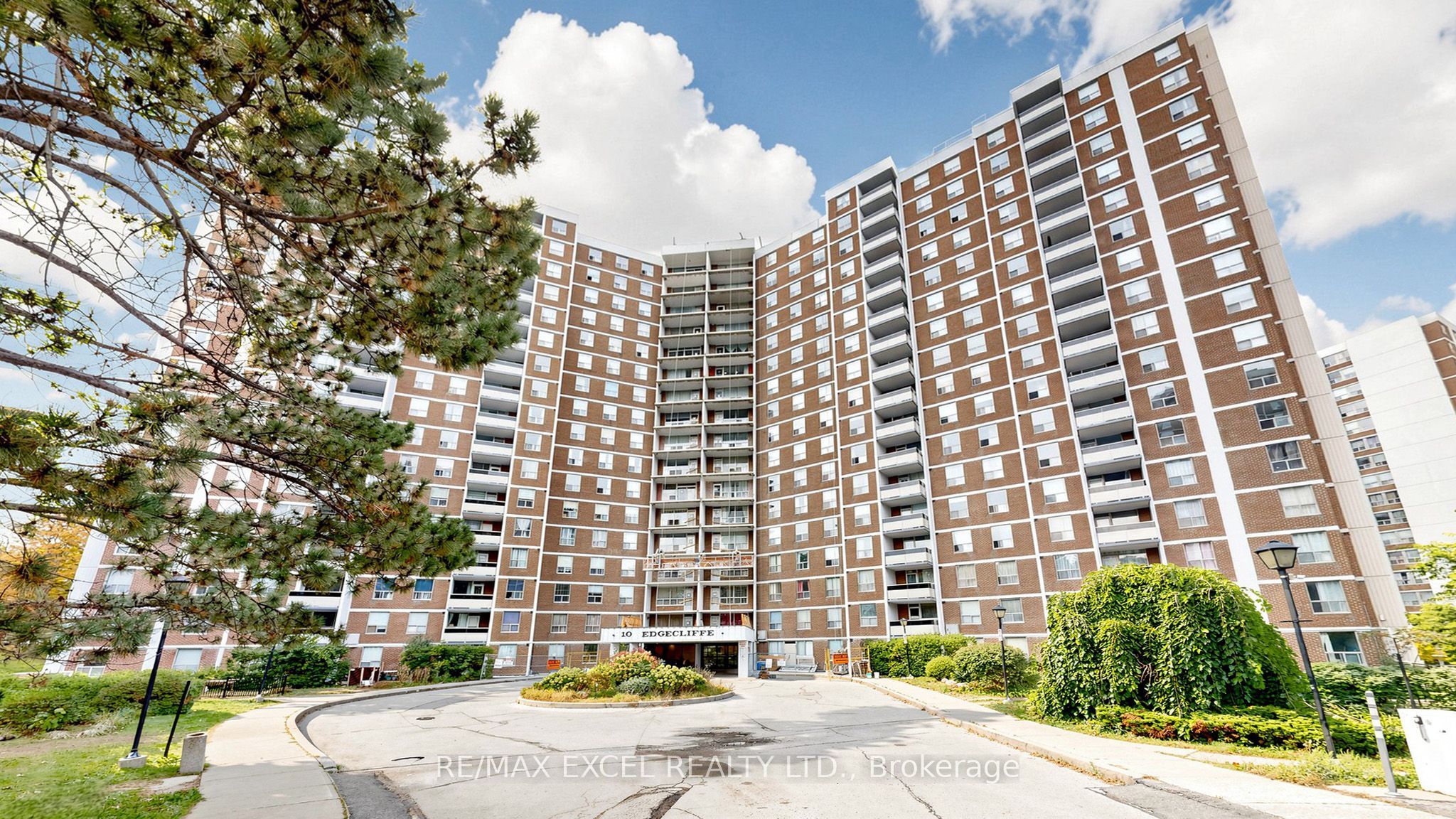 10 Edgecliff Golfway 1808 Property Photo 2