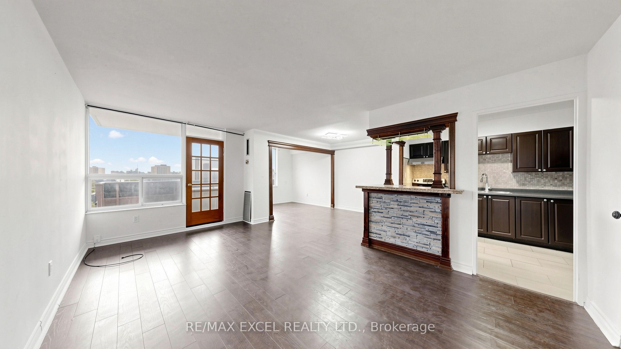 10 Edgecliff Golfway 1808 Property Photo 7