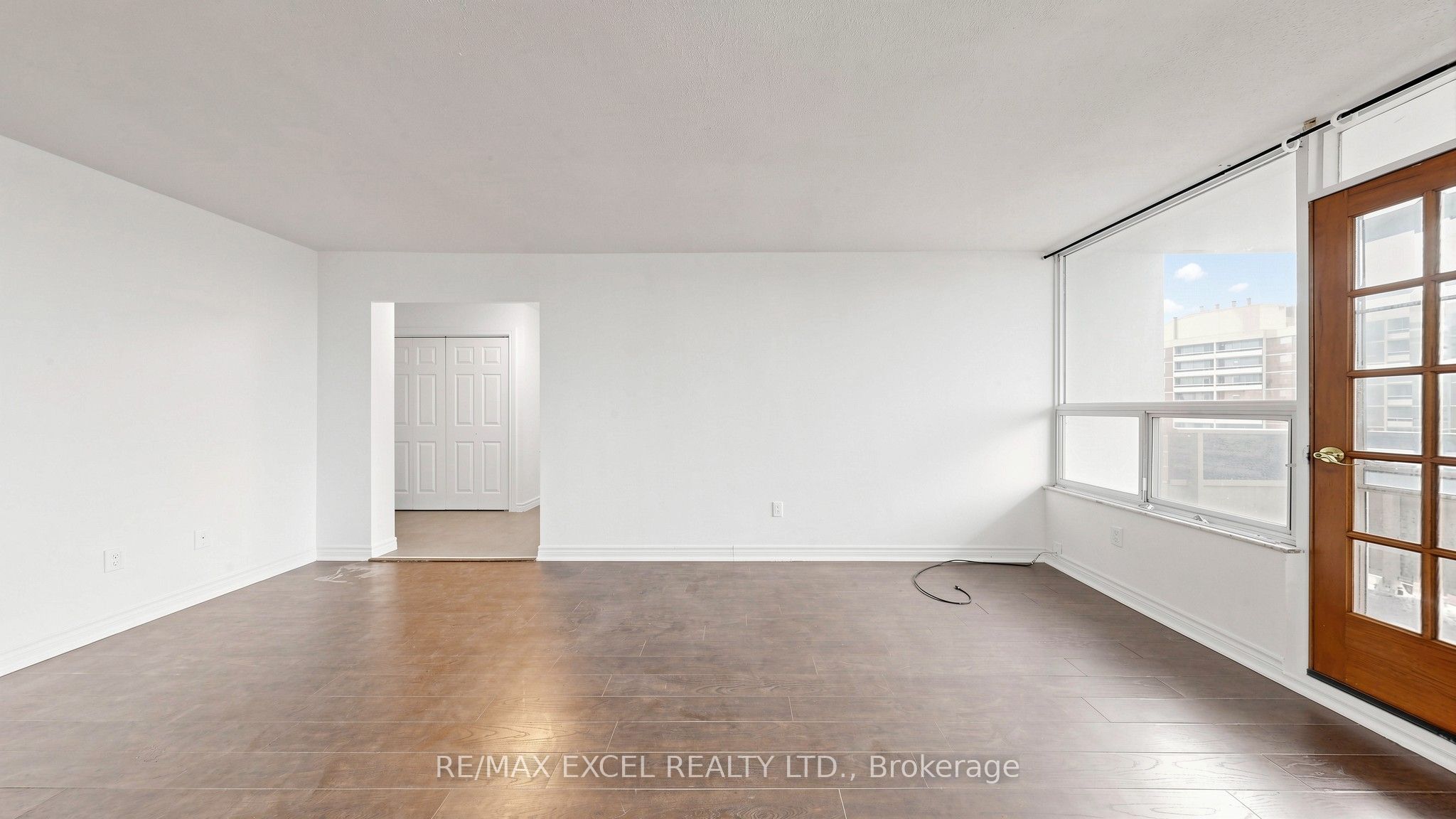 10 Edgecliff Golfway 1808 Property Photo 9