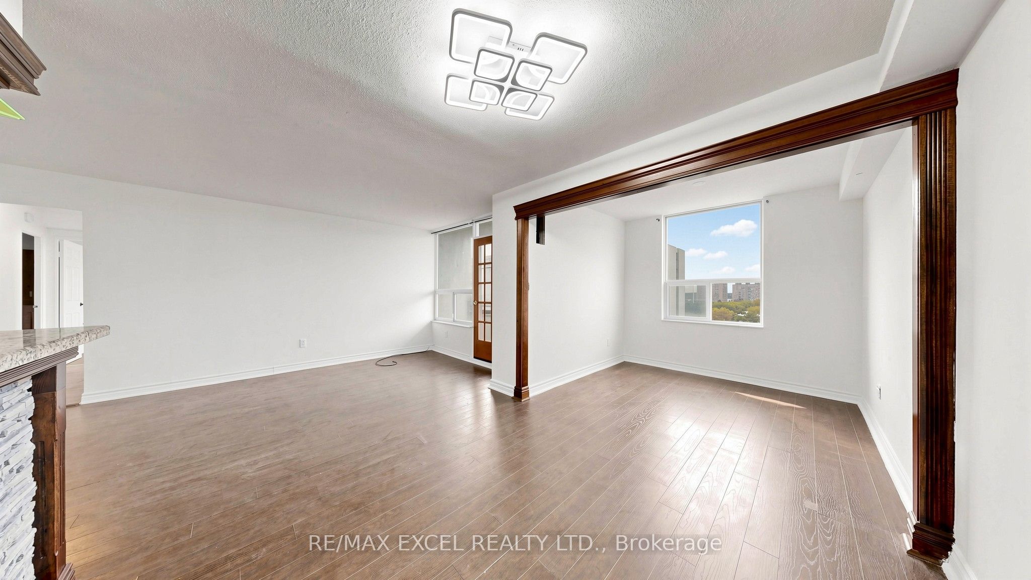 10 Edgecliff Golfway 1808 Property Photo 16