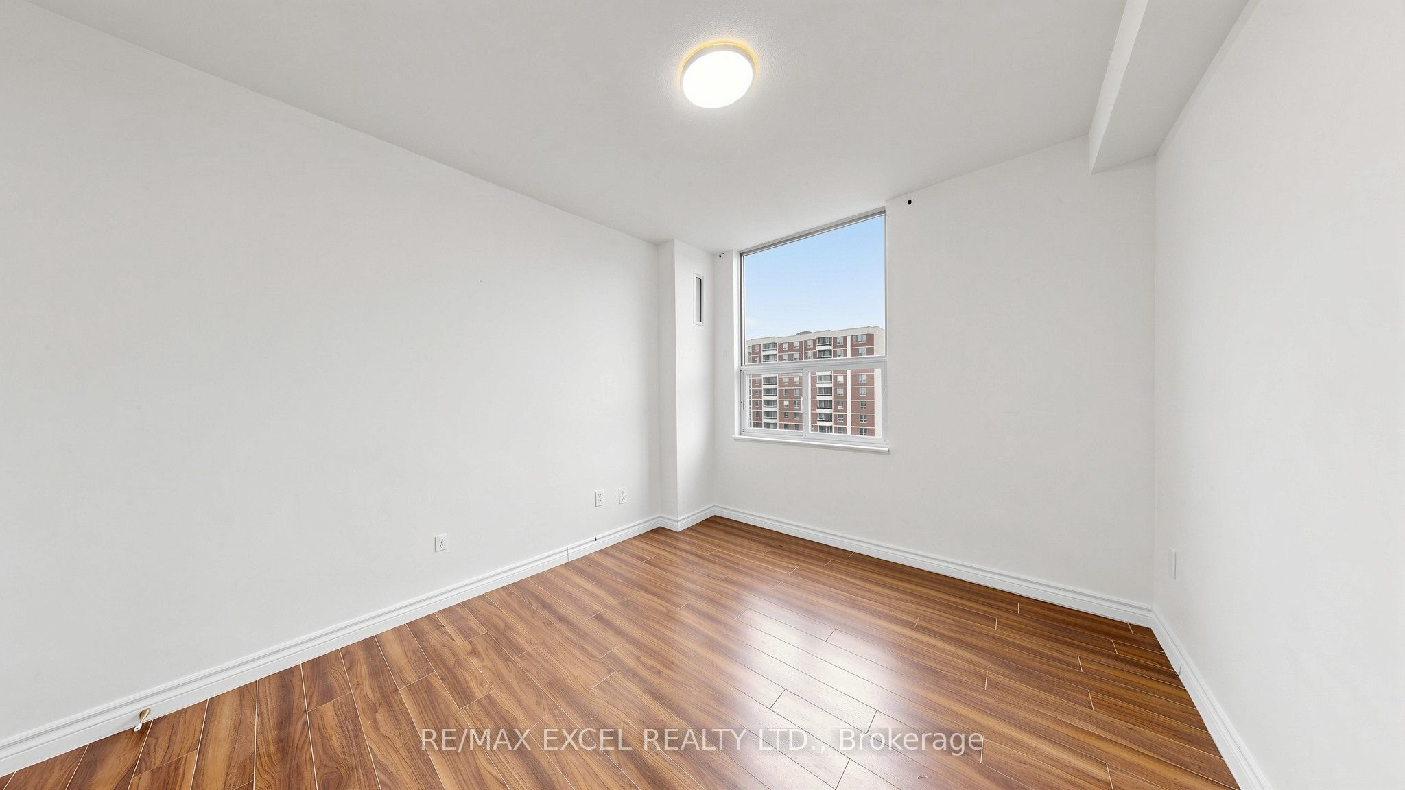 10 Edgecliff Golfway 1808 Property Photo 29