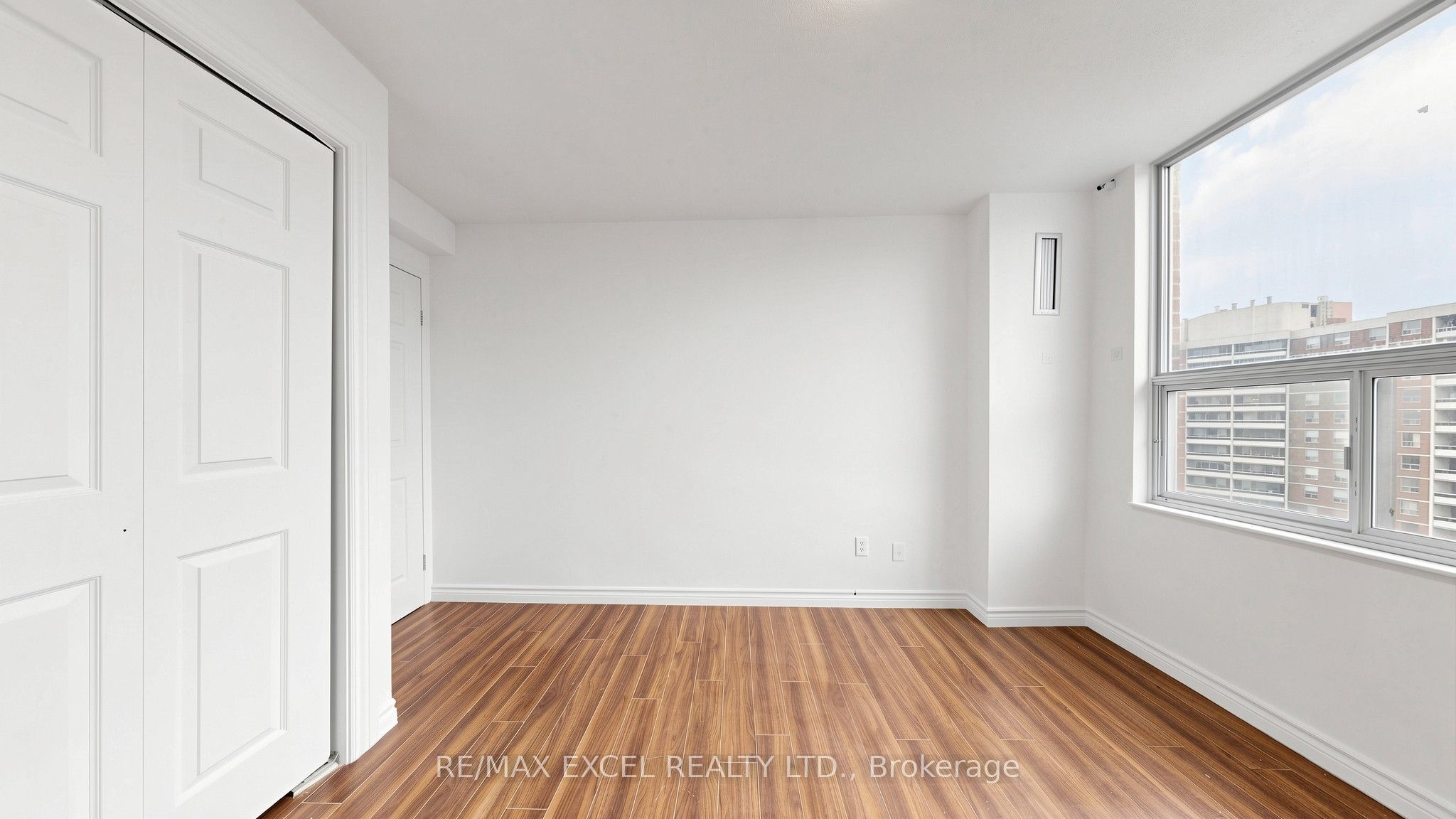 10 Edgecliff Golfway 1808 Property Photo 33