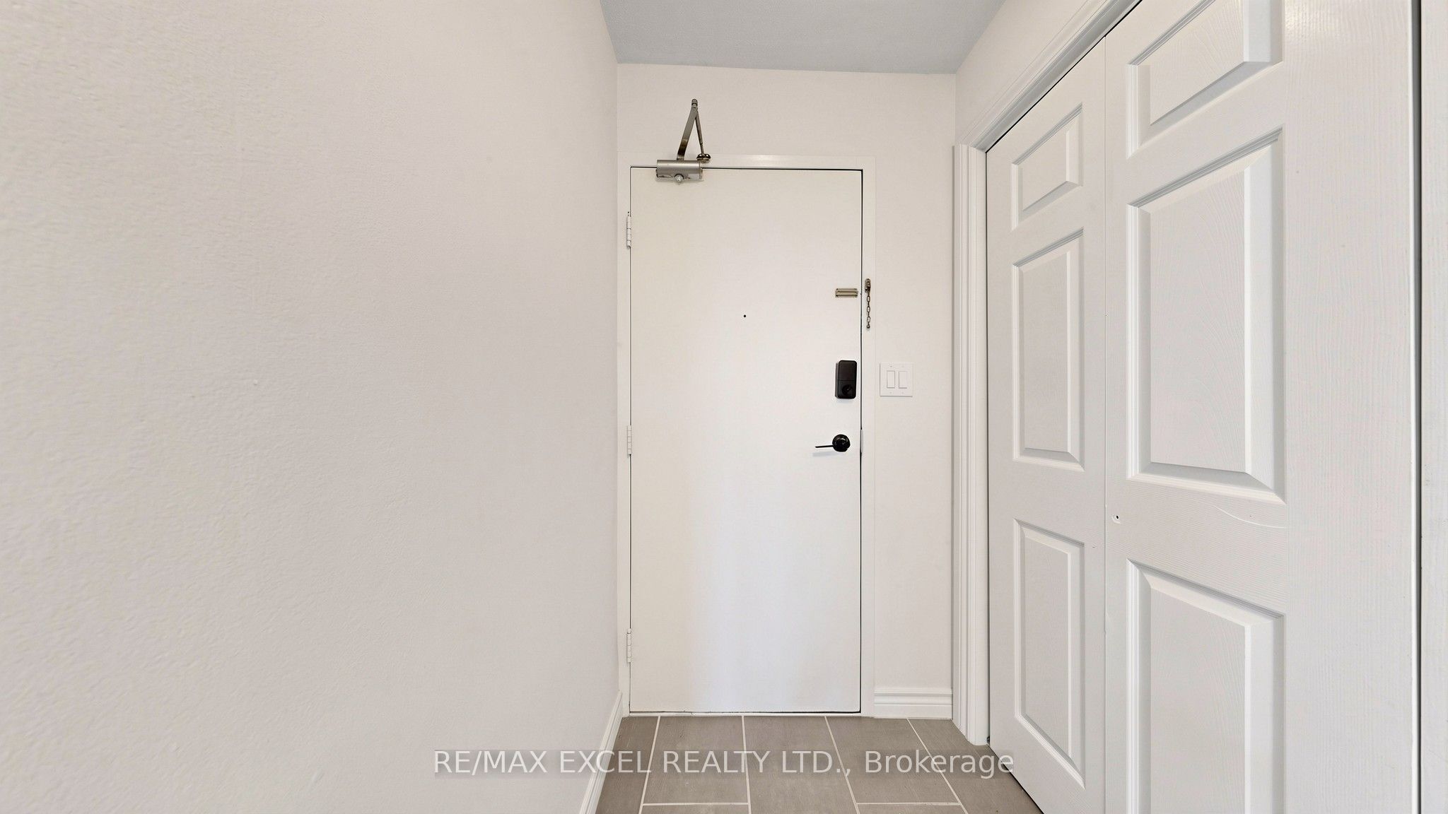 10 Edgecliff Golfway 1808 Property Photo 35