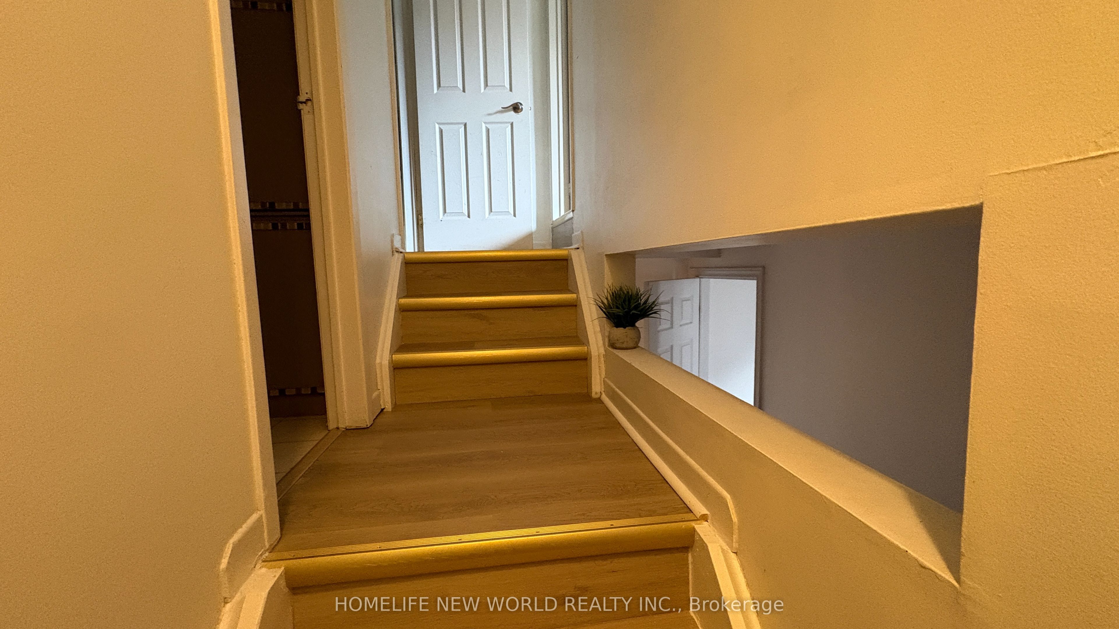 325 Jarvis Street 33 Property Photo 24