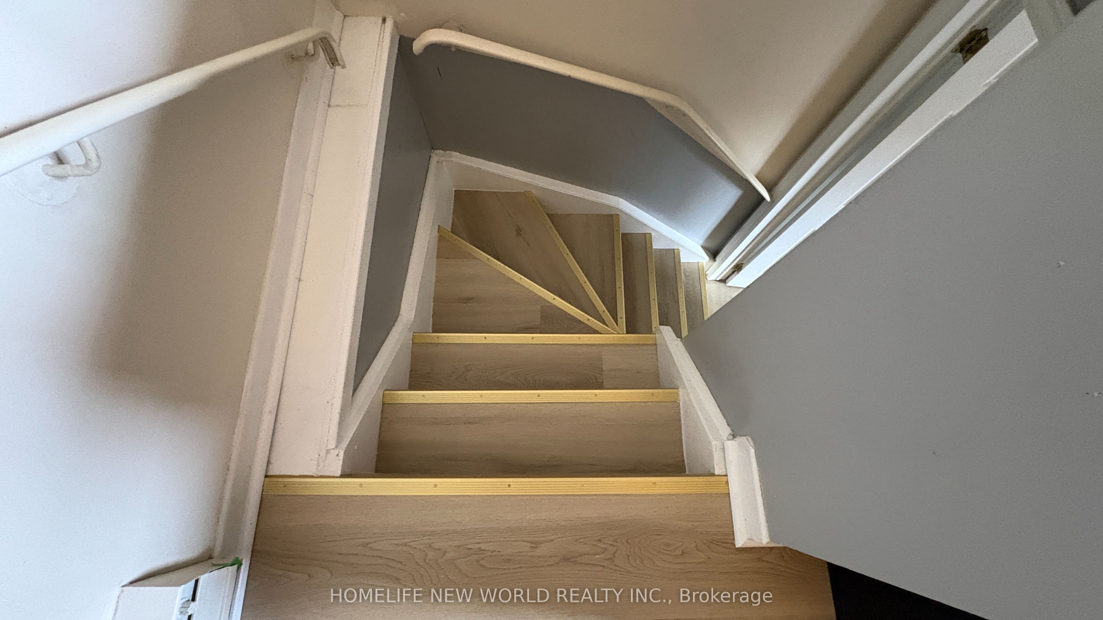 325 Jarvis Street 33 Property Photo 26