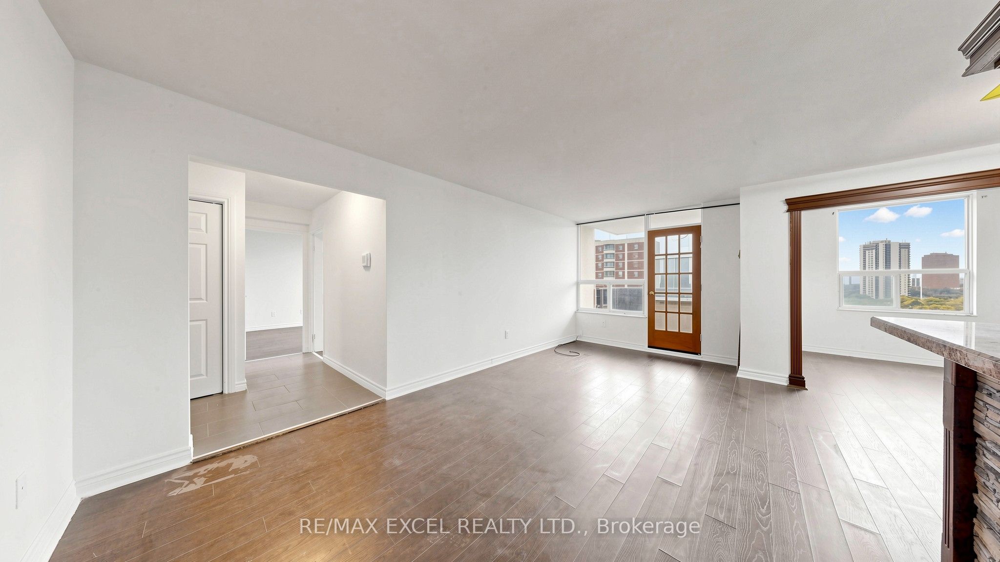 10 Edgecliff Golfway 1808 Property Photo 8