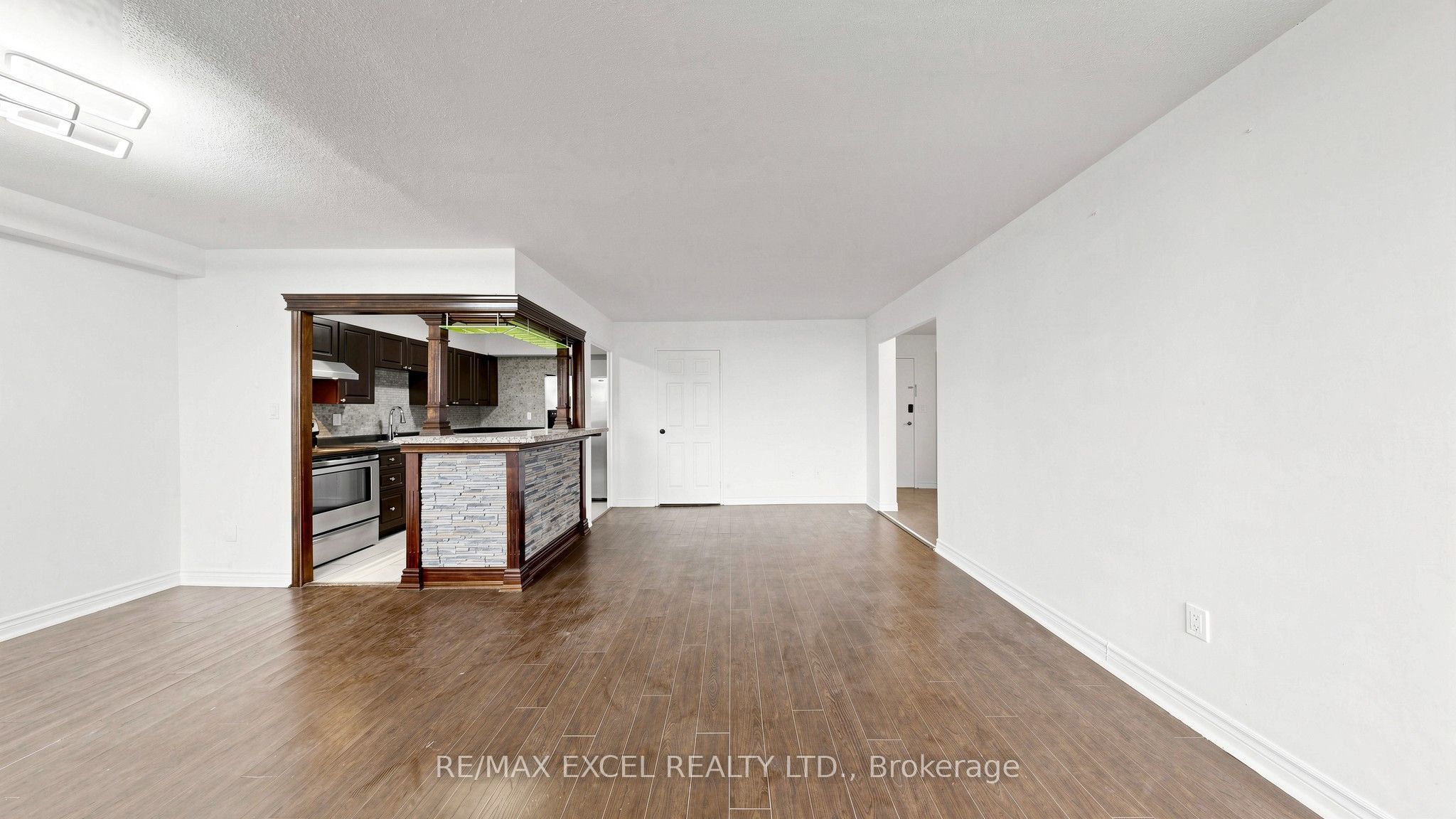 10 Edgecliff Golfway 1808 Property Photo 10
