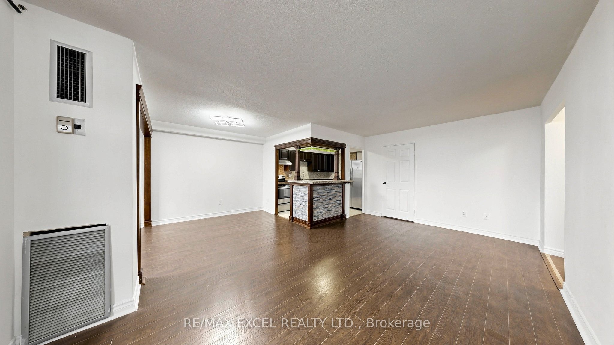 10 Edgecliff Golfway 1808 Property Photo 11