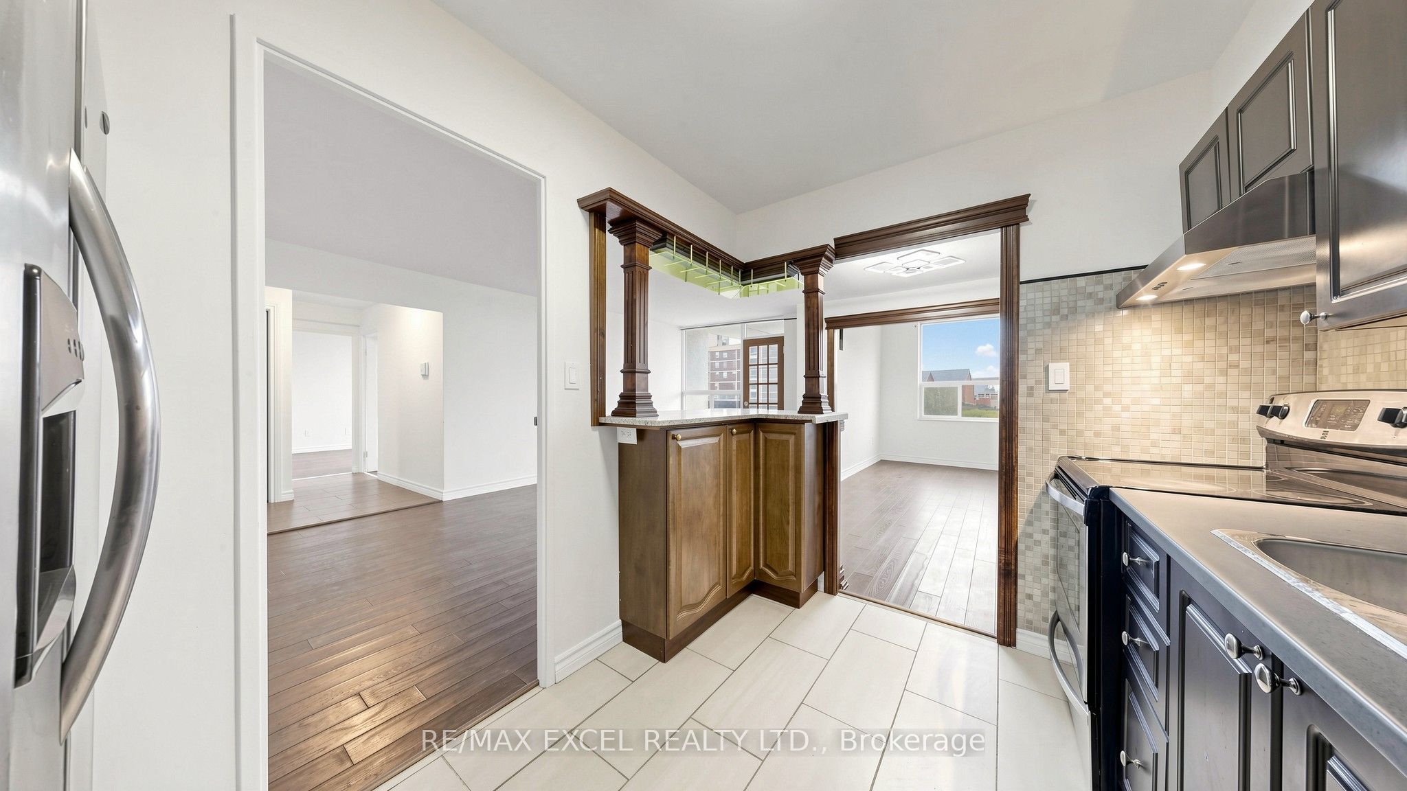 10 Edgecliff Golfway 1808 Property Photo 13
