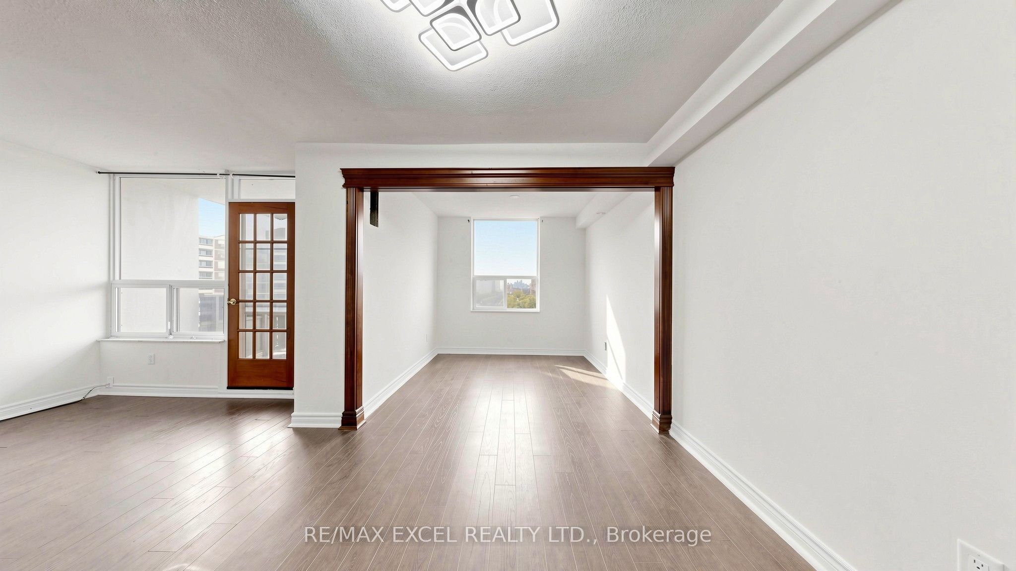 10 Edgecliff Golfway 1808 Property Photo 17