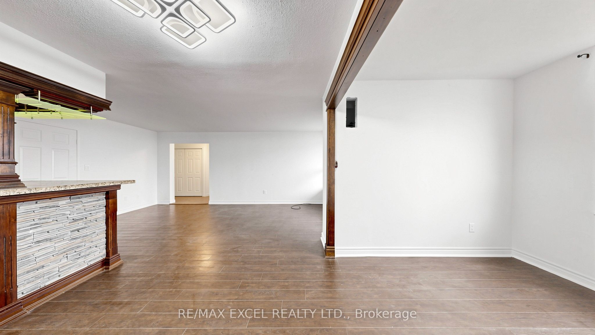 10 Edgecliff Golfway 1808 Property Photo 21