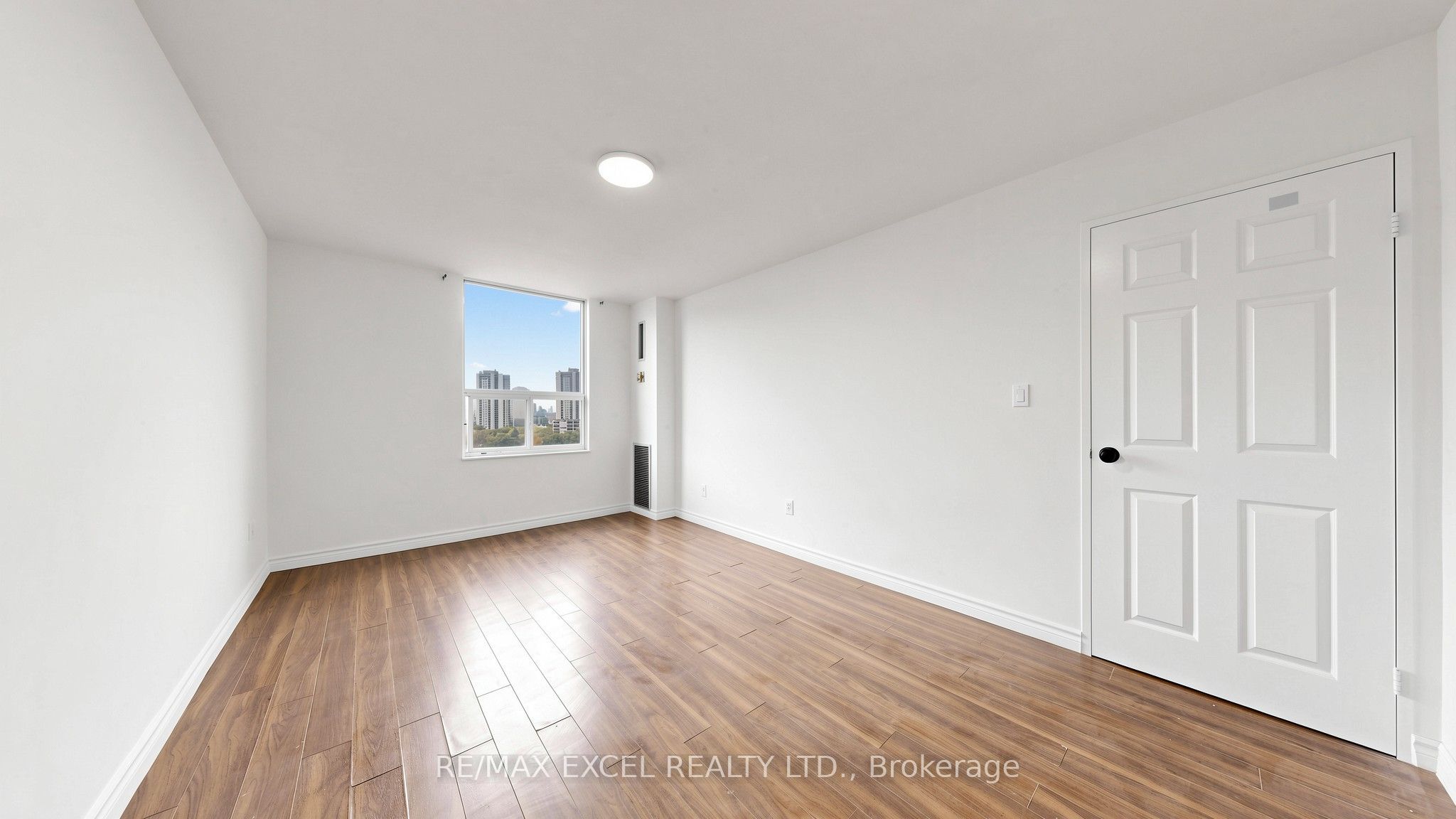 10 Edgecliff Golfway 1808 Property Photo 22