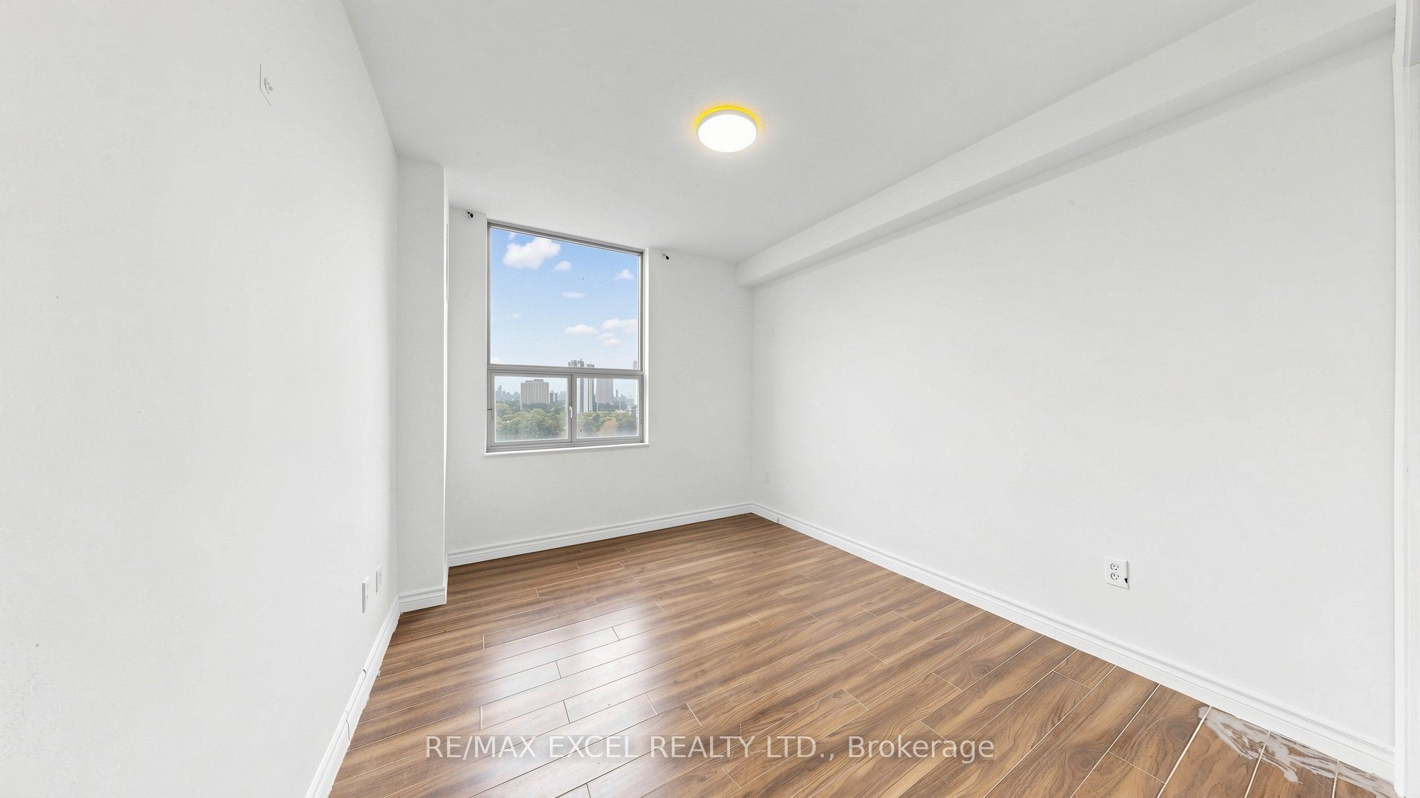 10 Edgecliff Golfway 1808 Property Photo 27