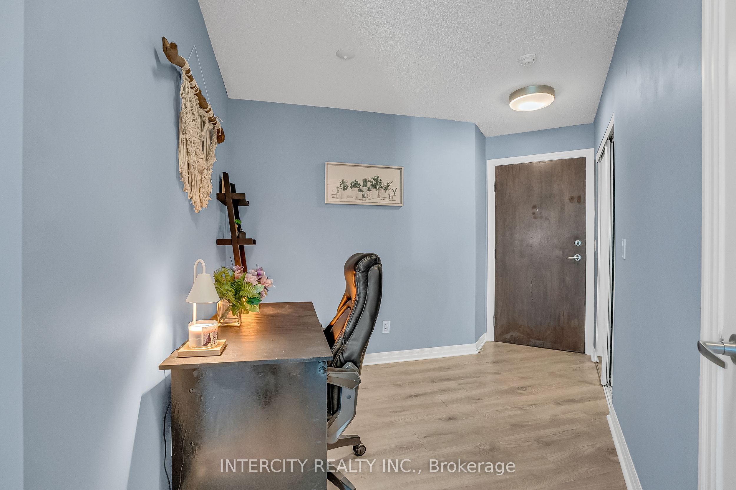 12 Yonge Street 1010 Property Photo 8