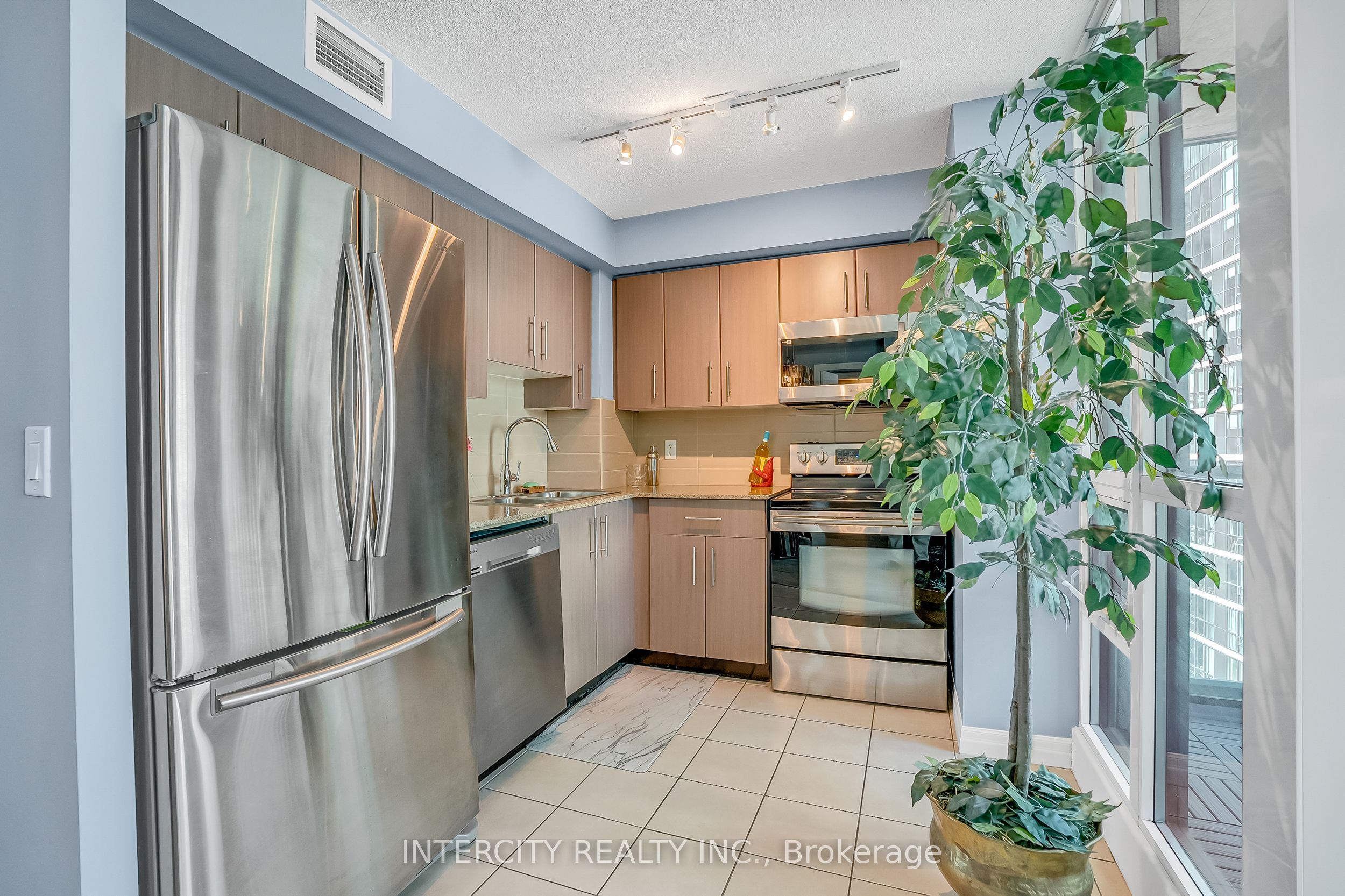 12 Yonge Street 1010 Property Photo 17