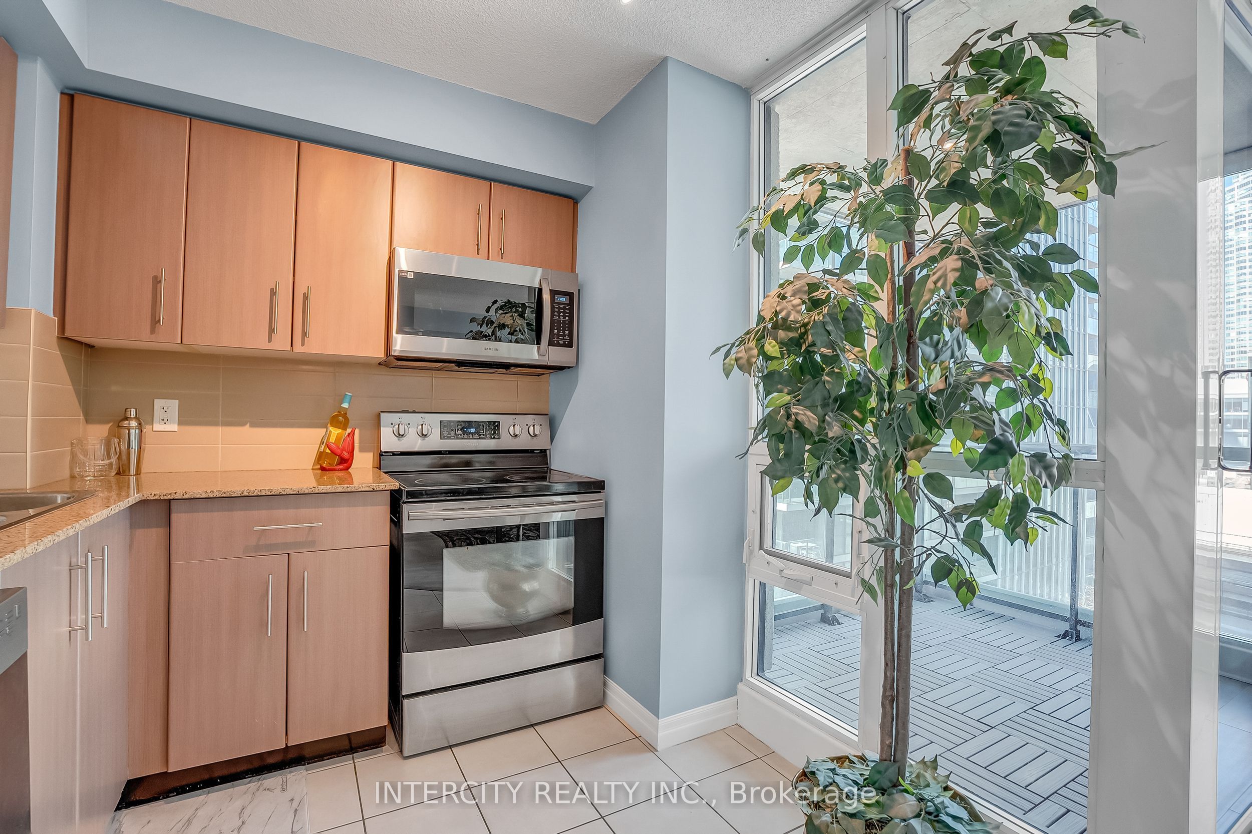 12 Yonge Street 1010 Property Photo 18