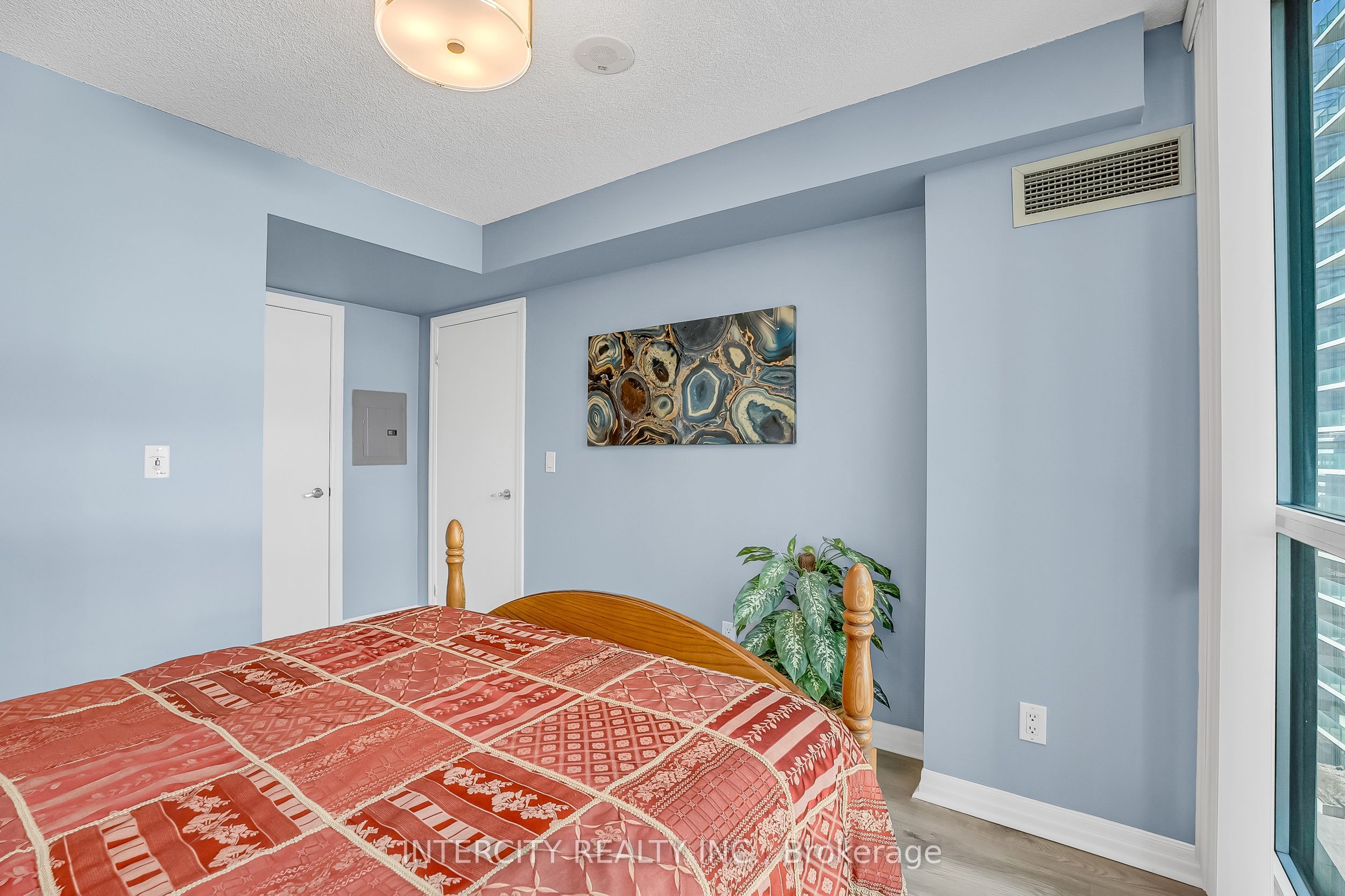 12 Yonge Street 1010 Property Photo 22