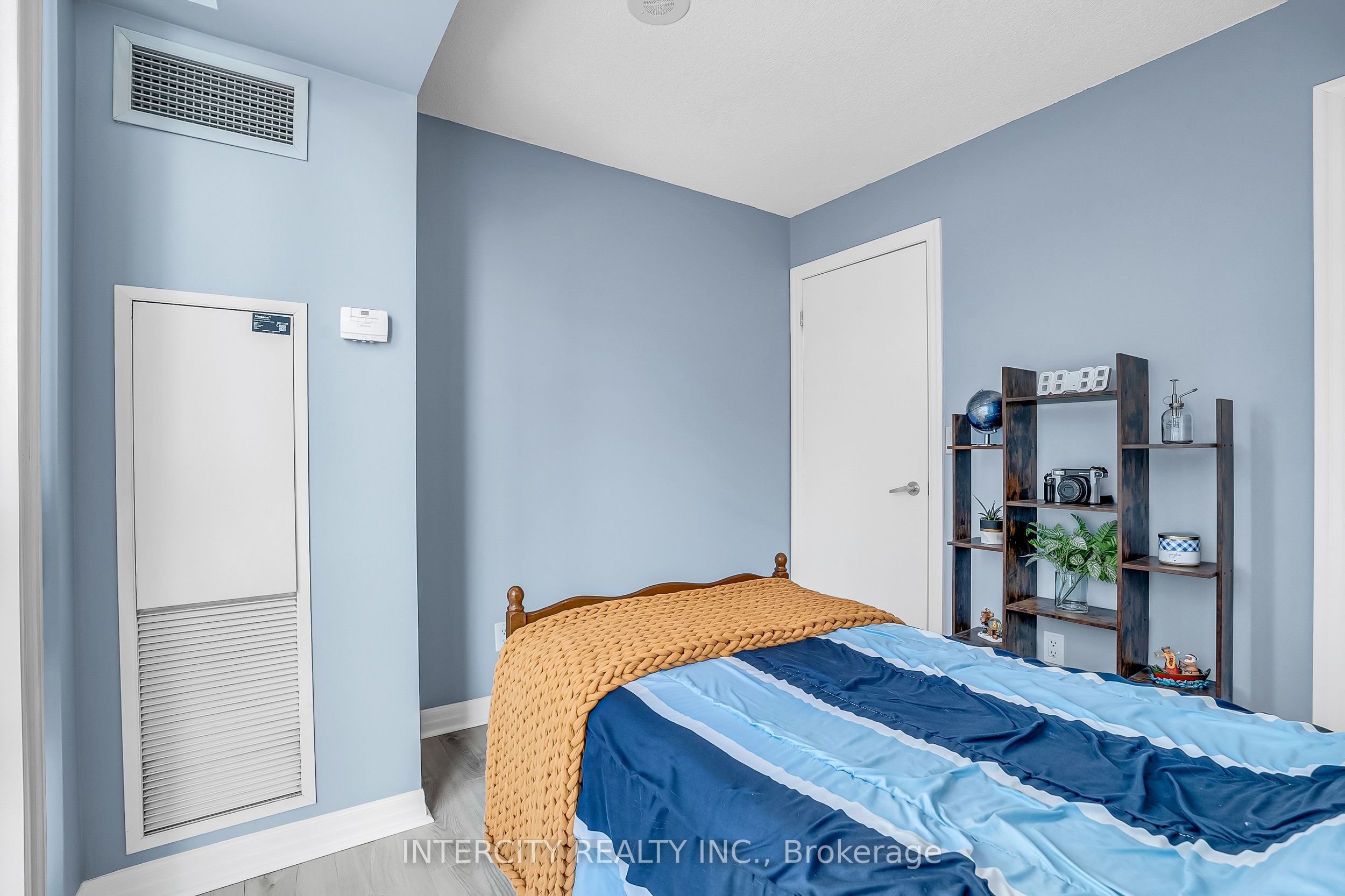12 Yonge Street 1010 Property Photo 29