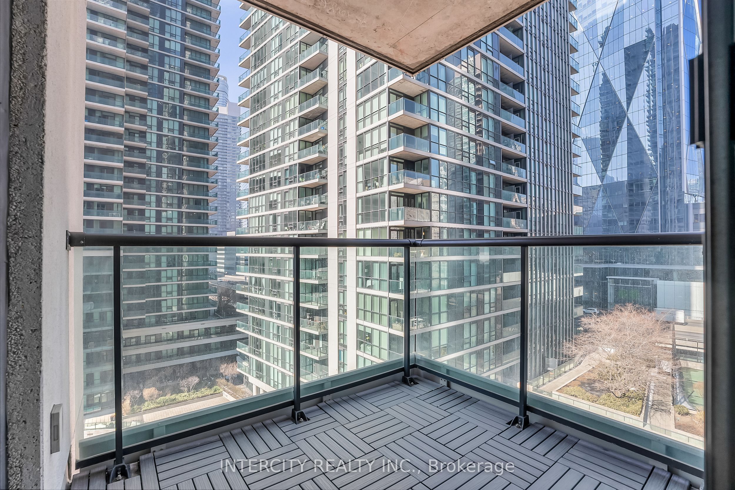 12 Yonge Street 1010 Property Photo 32