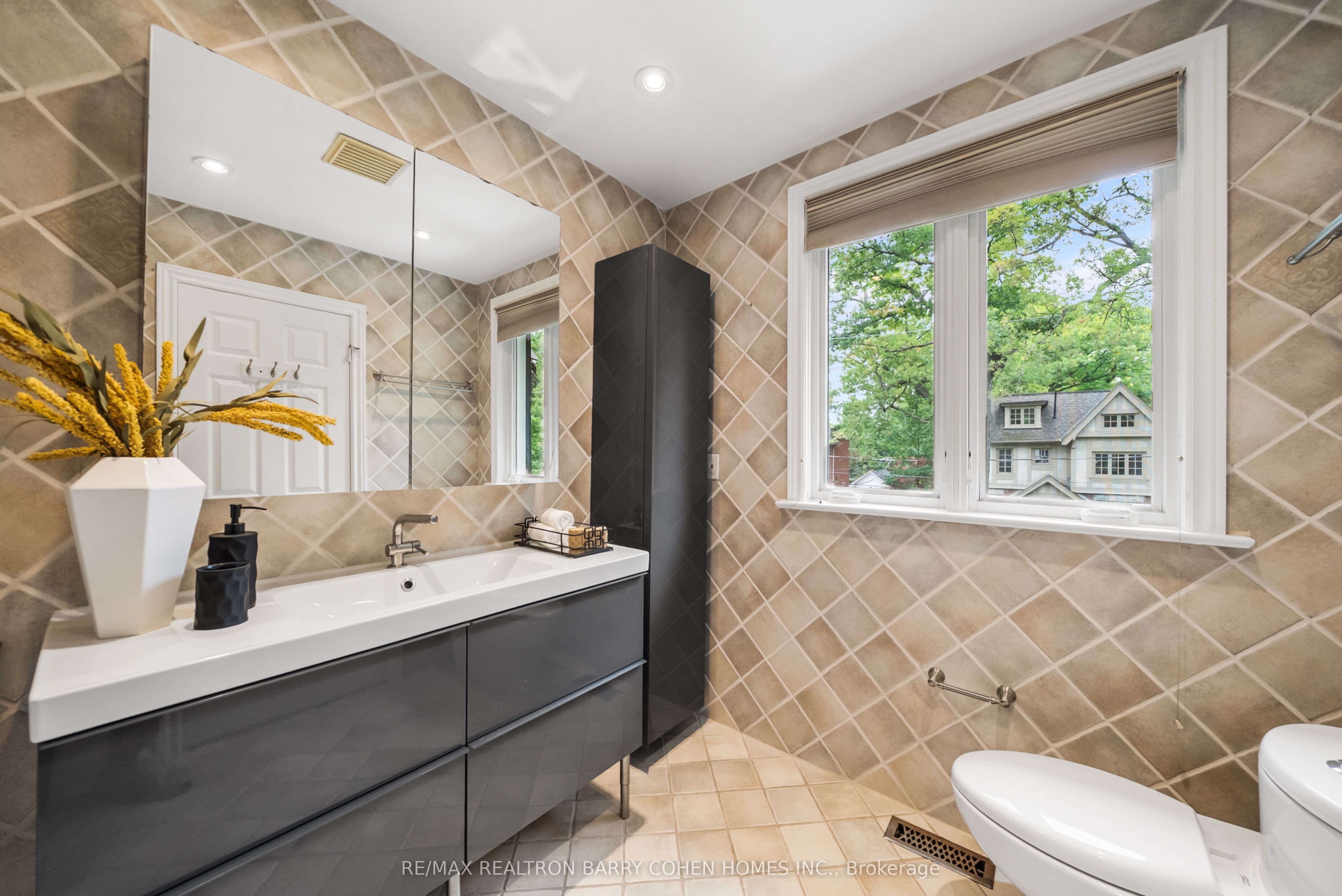 6 Nina Street Property Photo 23