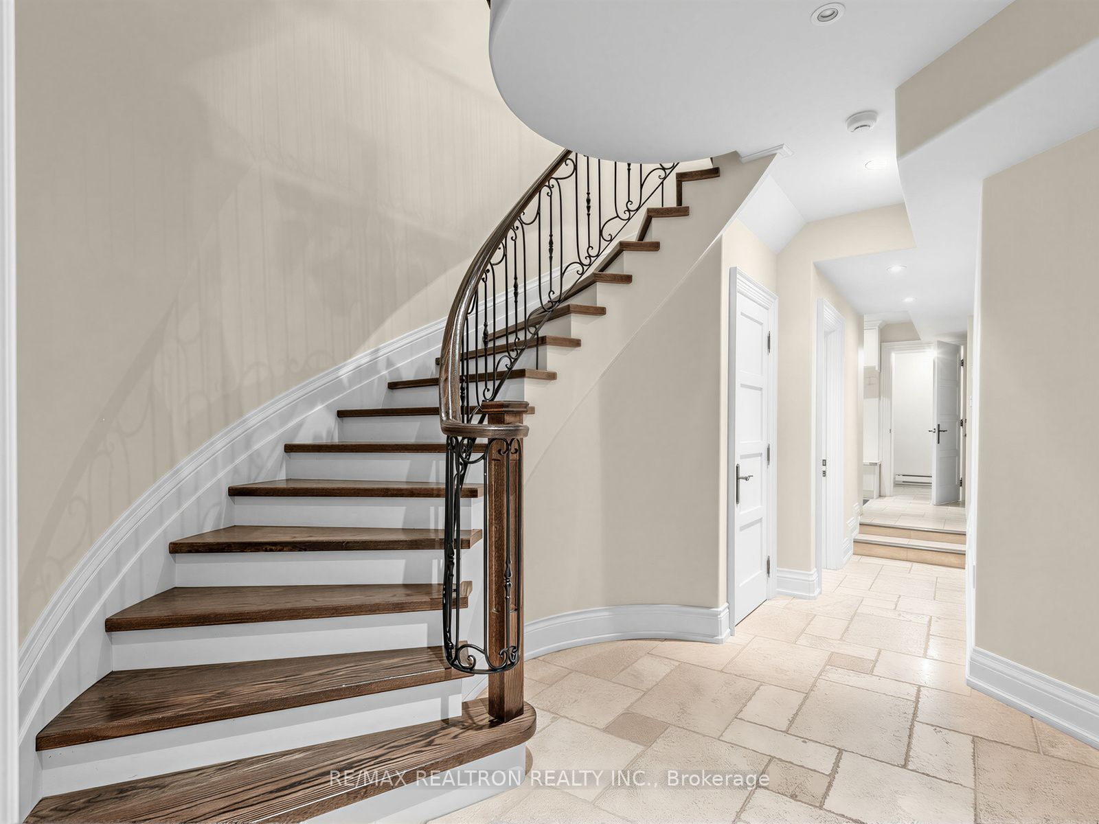 516 Vesta Drive Property Photo 39