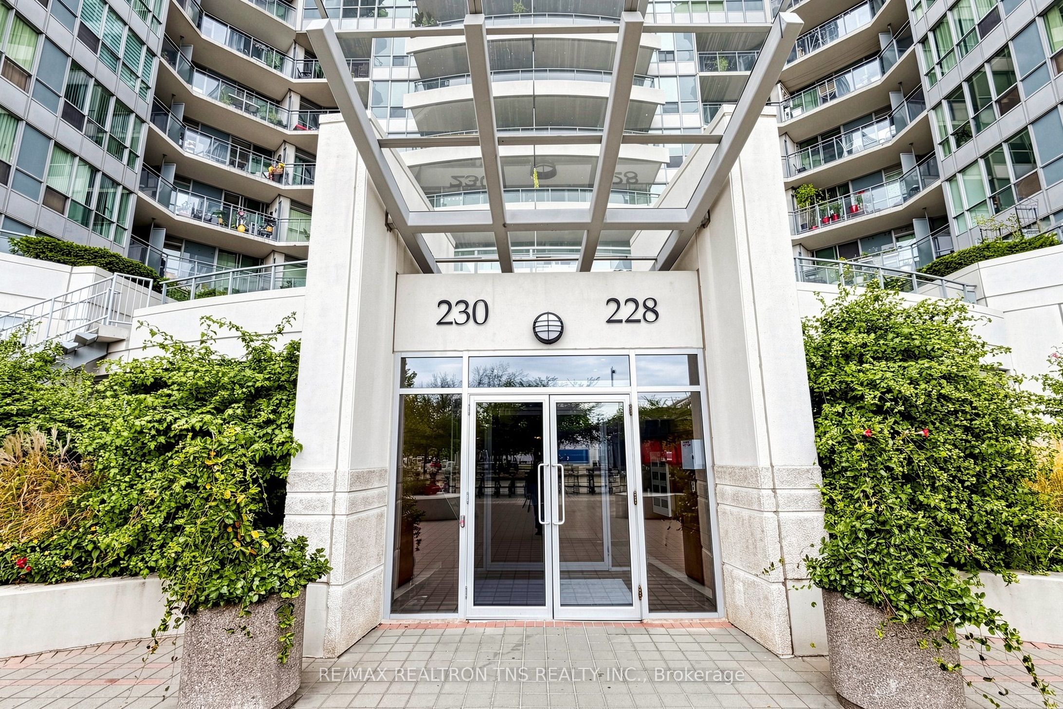 228 Queens Quay W 1501 Property Photo 5