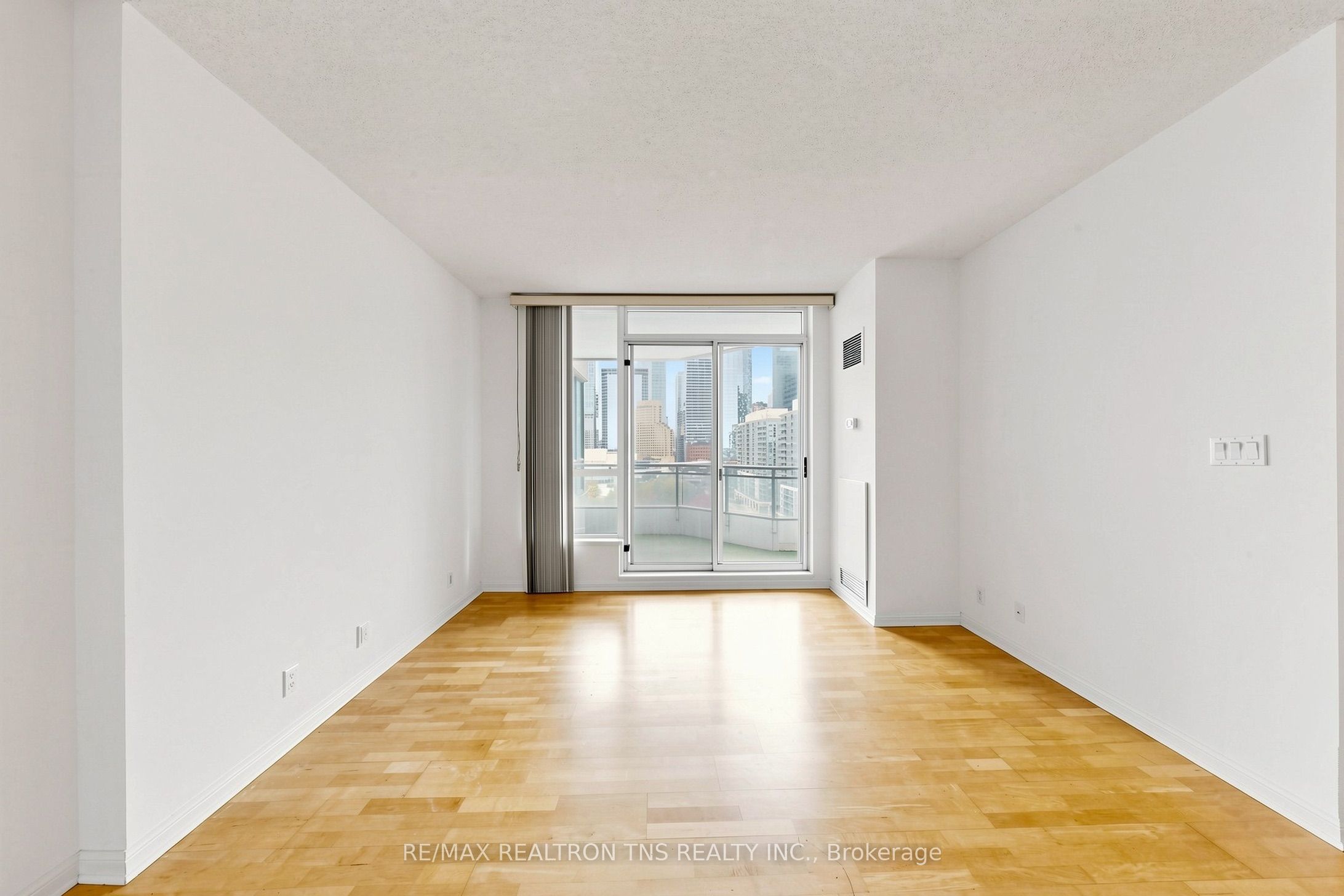 228 Queens Quay W 1501 Property Photo 12