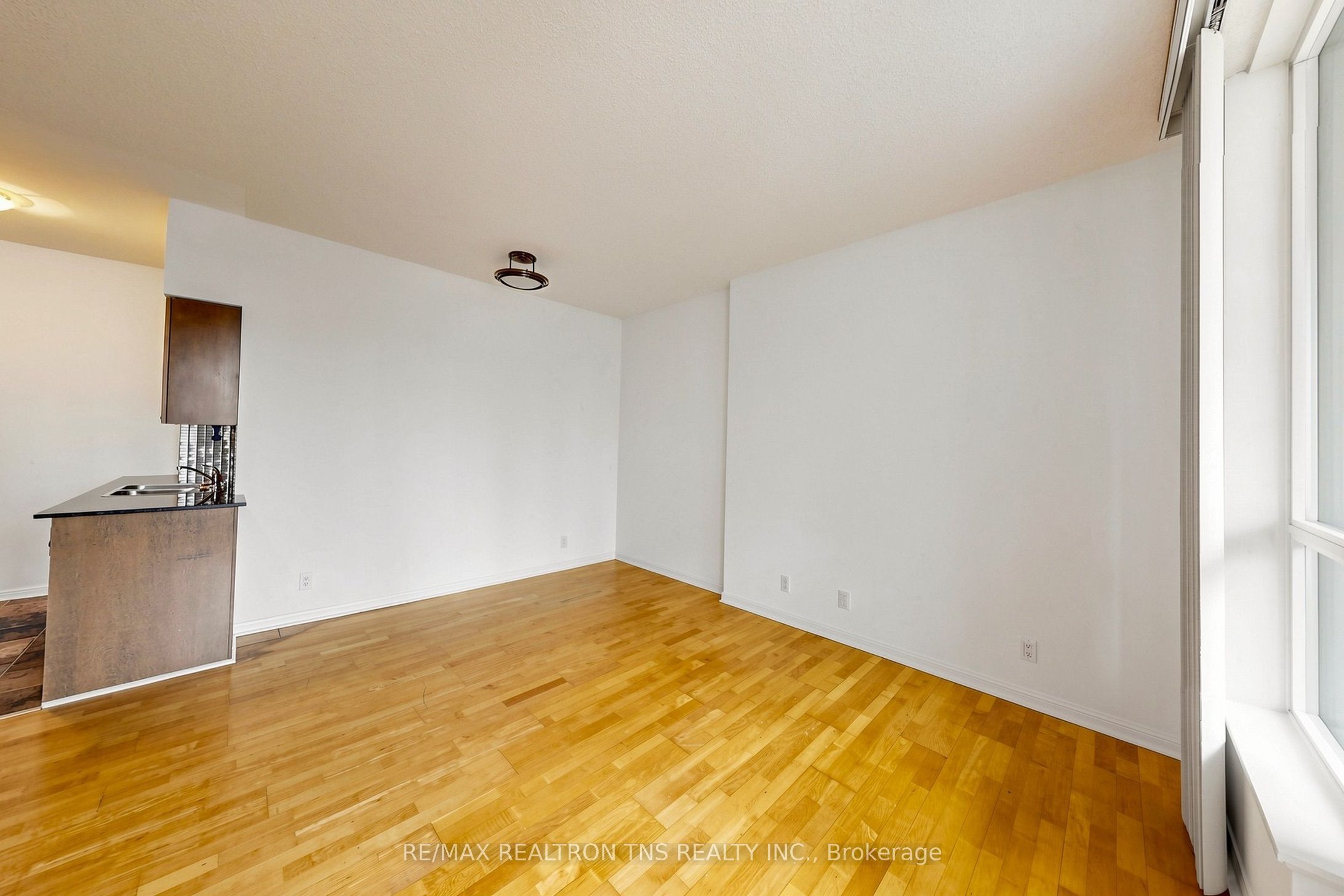 228 Queens Quay W 1501 Property Photo 17