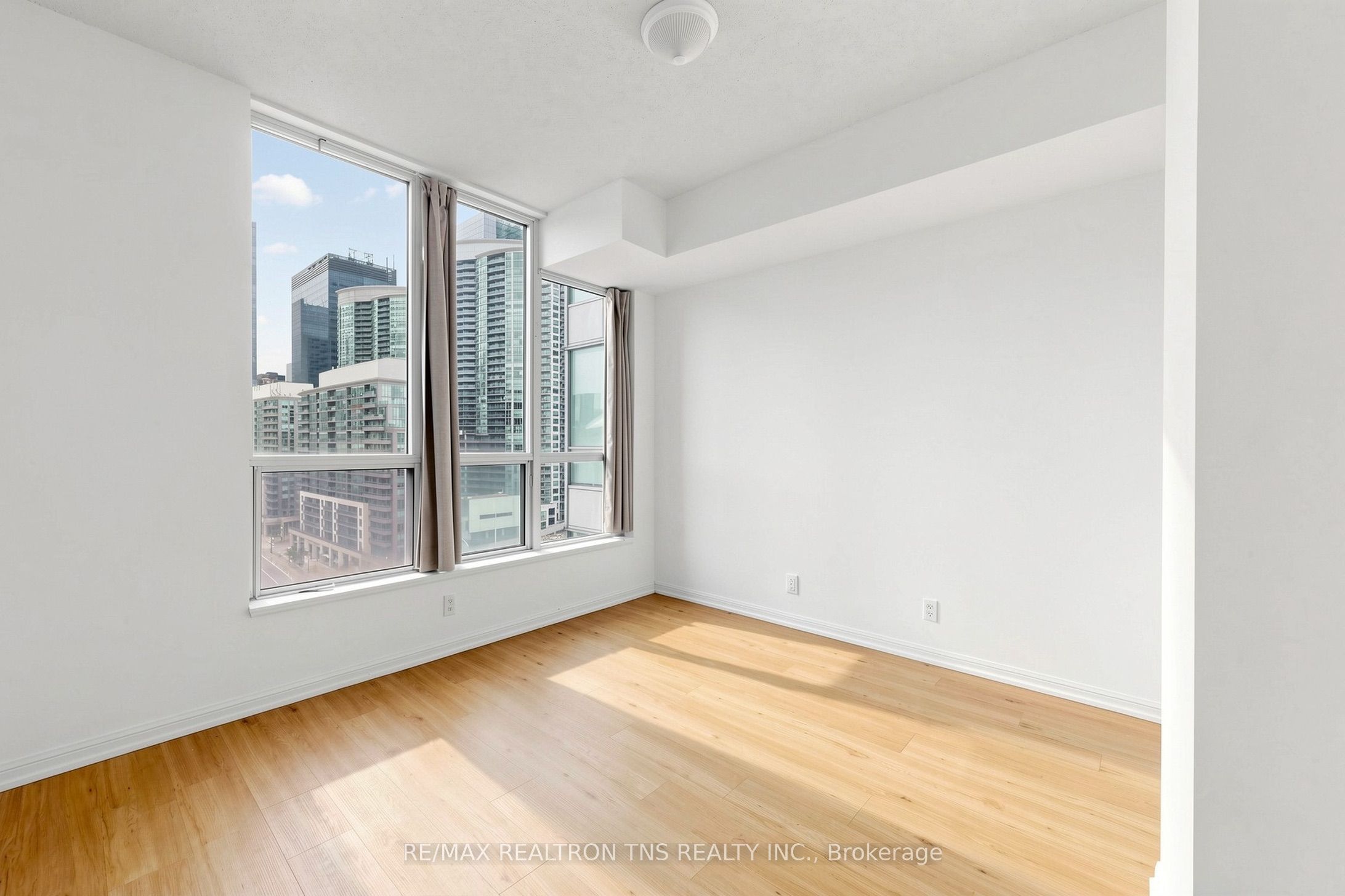 228 Queens Quay W 1501 Property Photo 23