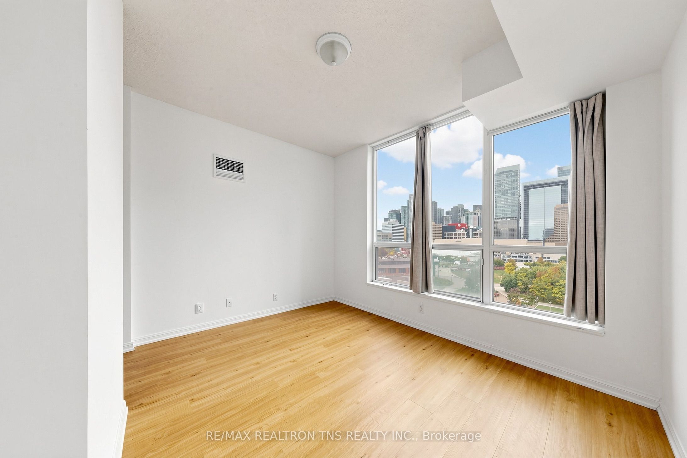 228 Queens Quay W 1501 Property Photo 24