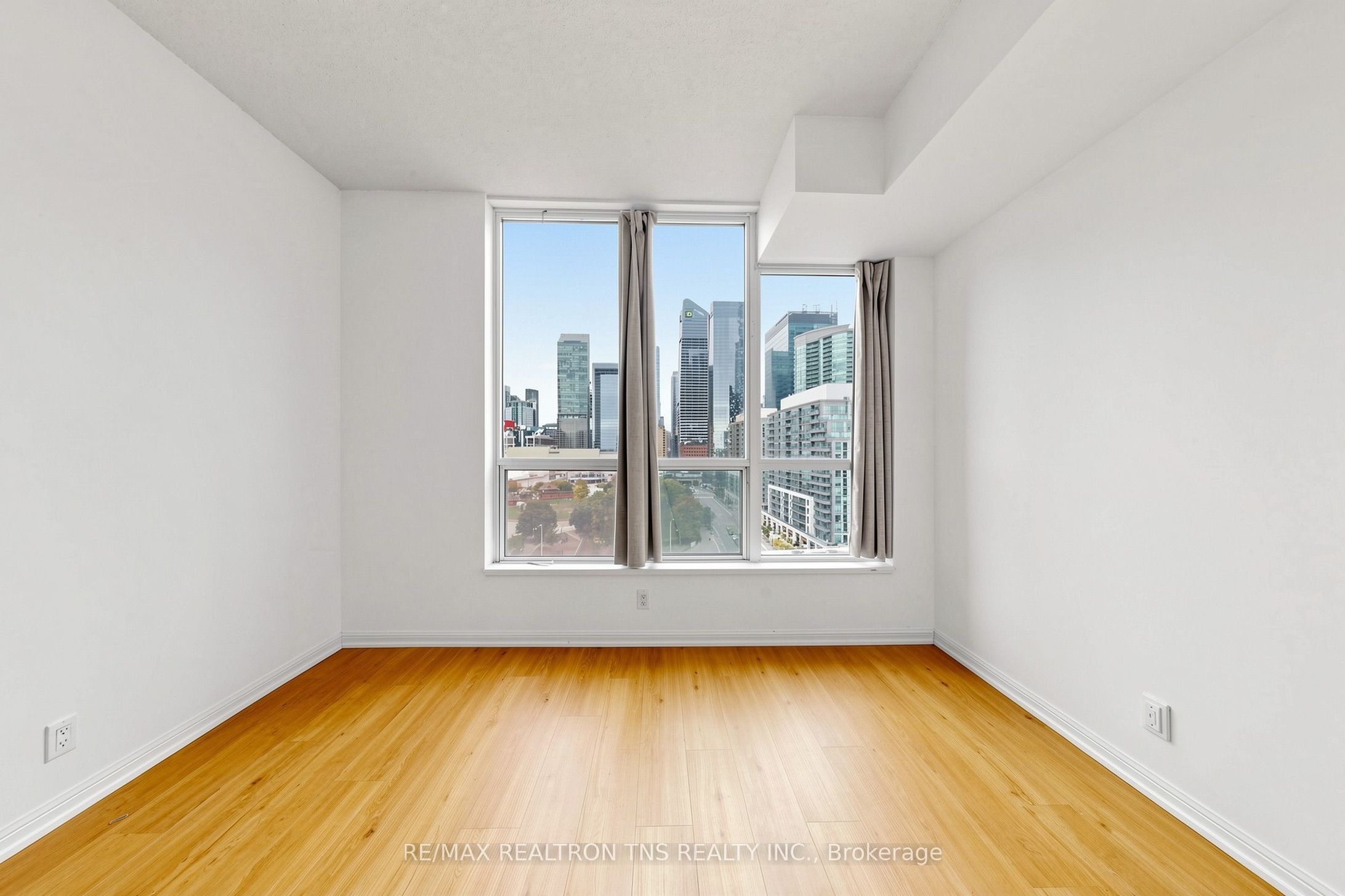228 Queens Quay W 1501 Property Photo 25