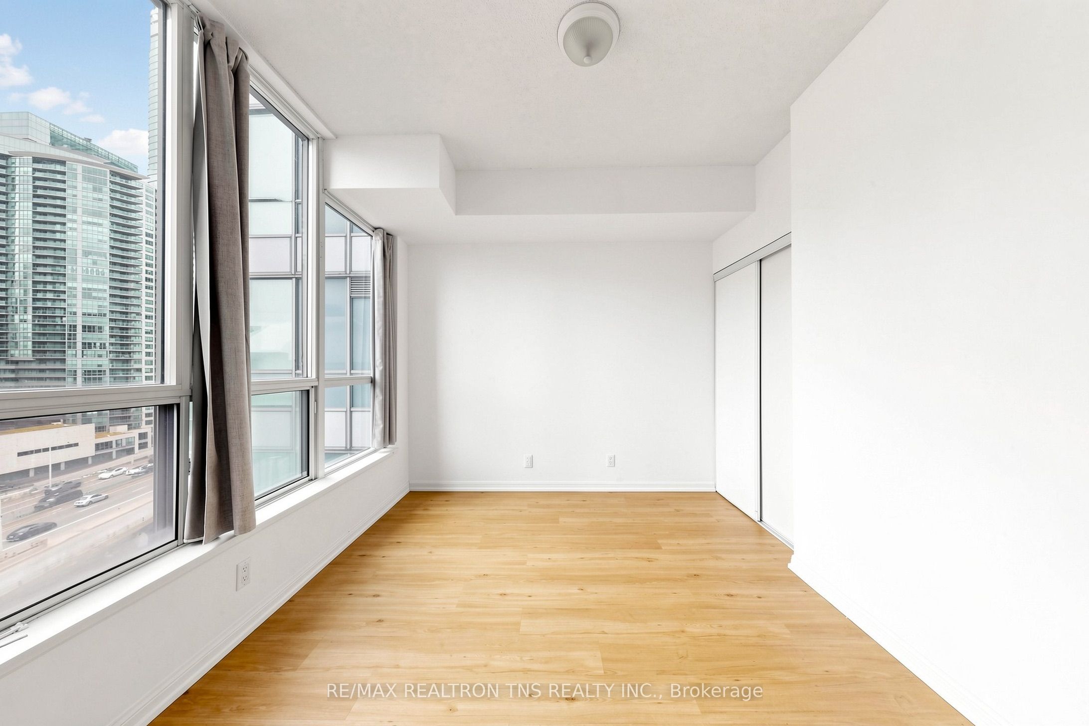 228 Queens Quay W 1501 Property Photo 26