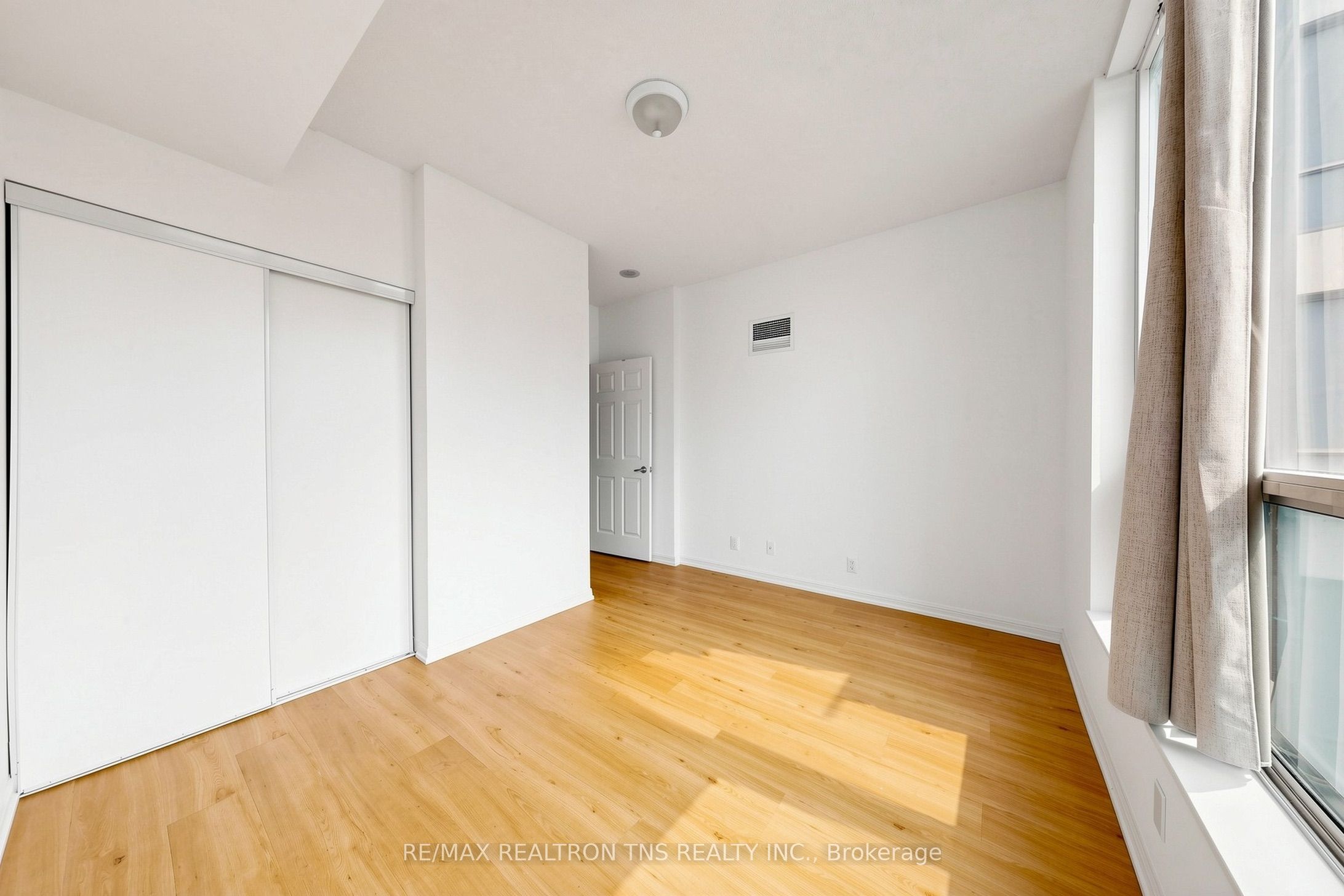 228 Queens Quay W 1501 Property Photo 28