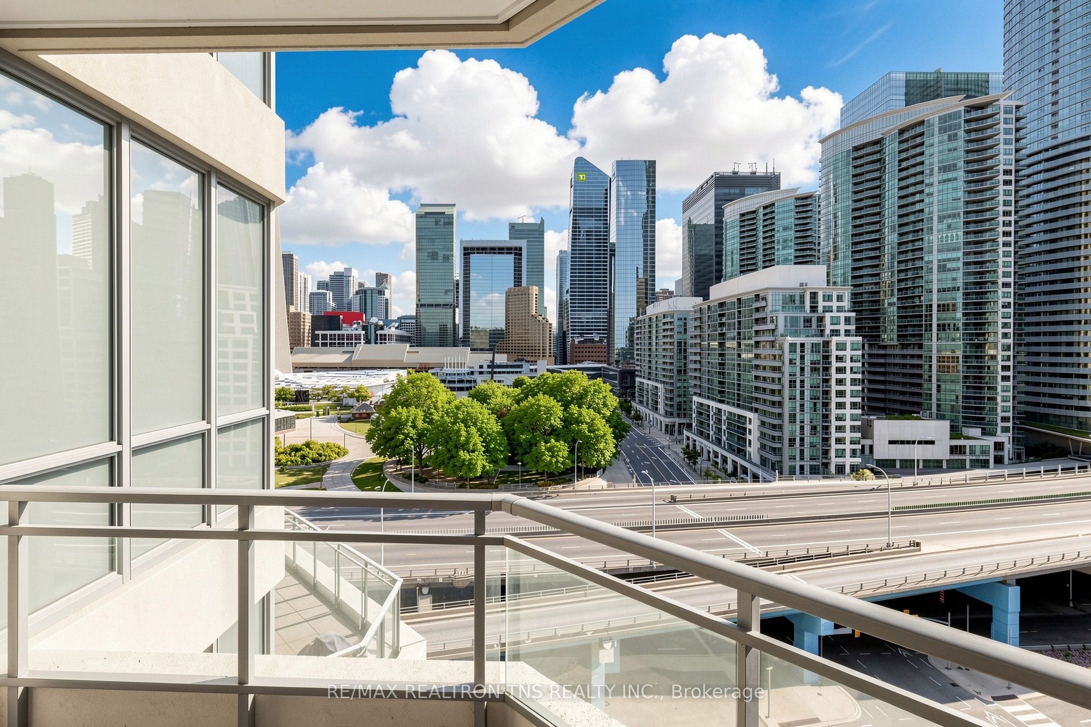 228 Queens Quay W 1501 Property Photo 37