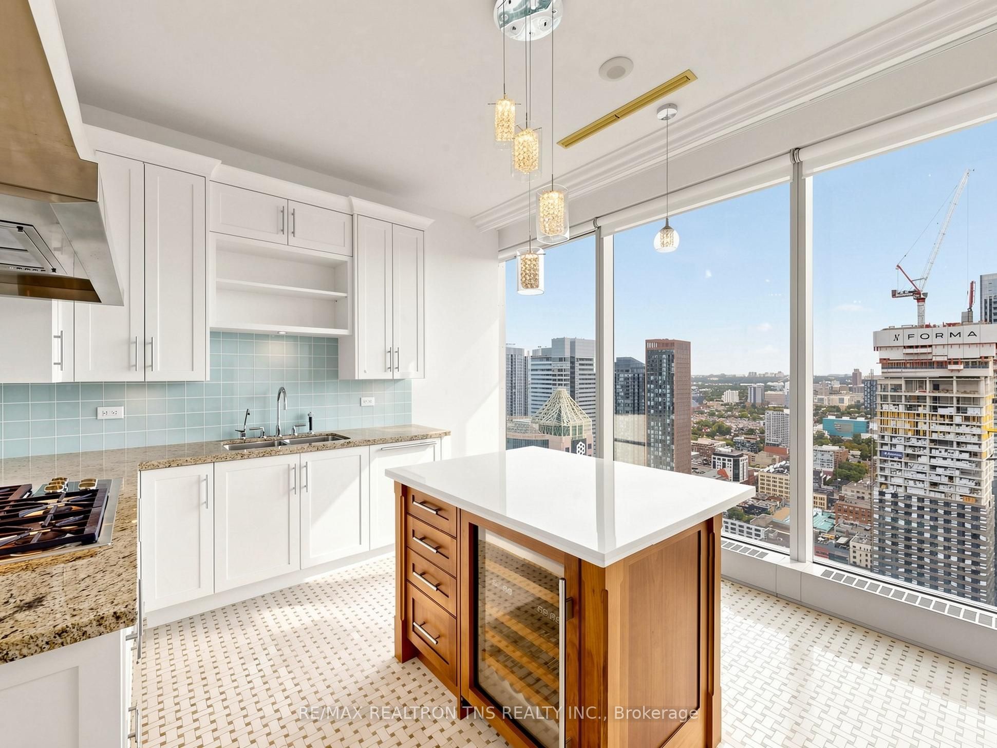 183 Wellington Street W 3803 Property Photo 16