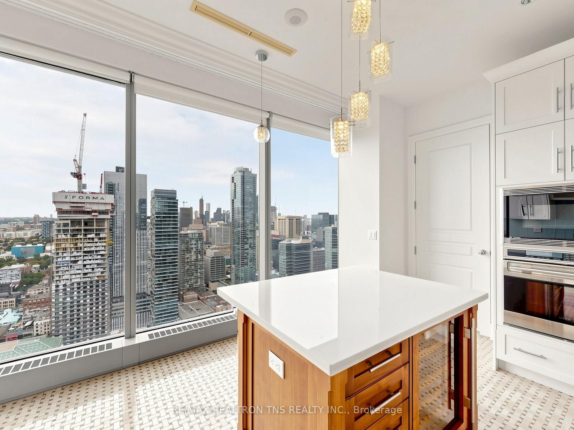 183 Wellington Street W 3803 Property Photo 17
