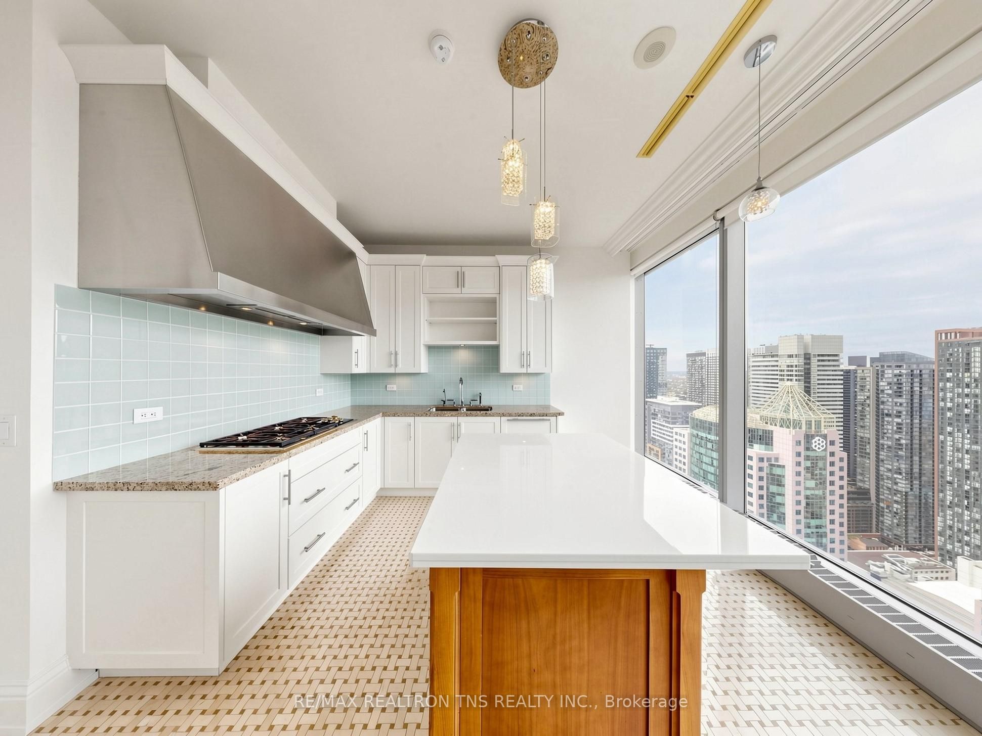 183 Wellington Street W 3803 Property Photo 19