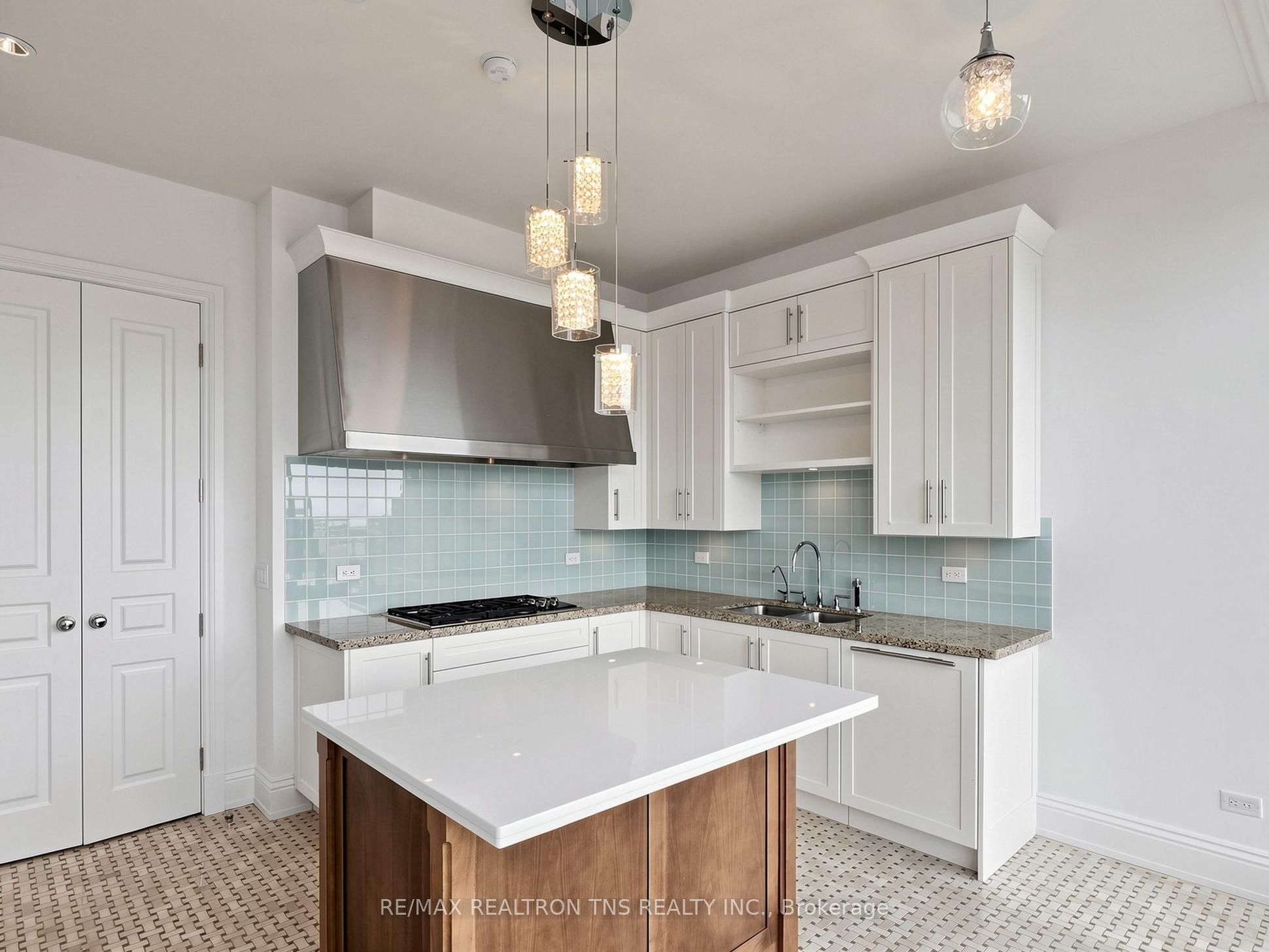 183 Wellington Street W 3803 Property Photo 20