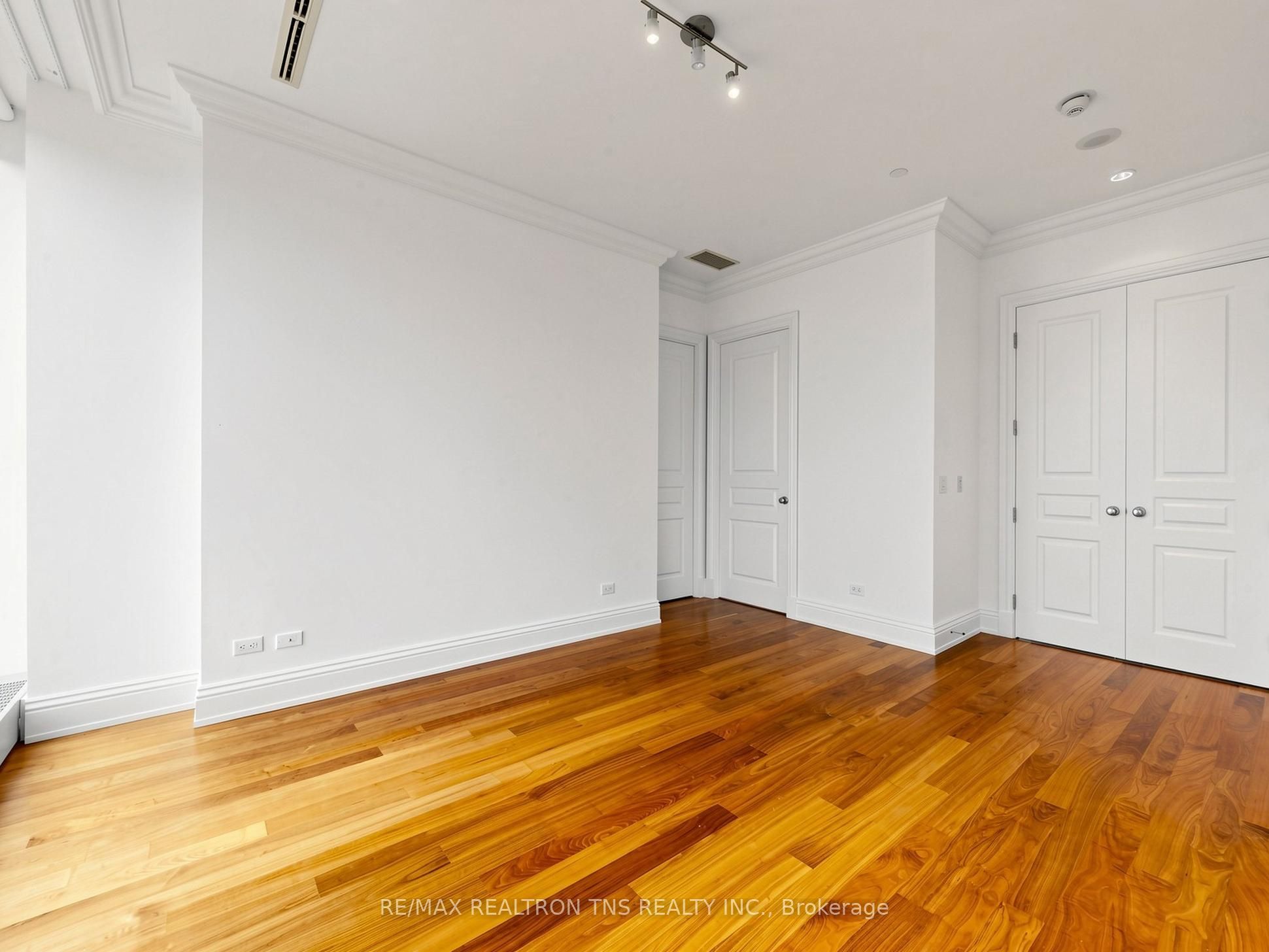 183 Wellington Street W 3803 Property Photo 24