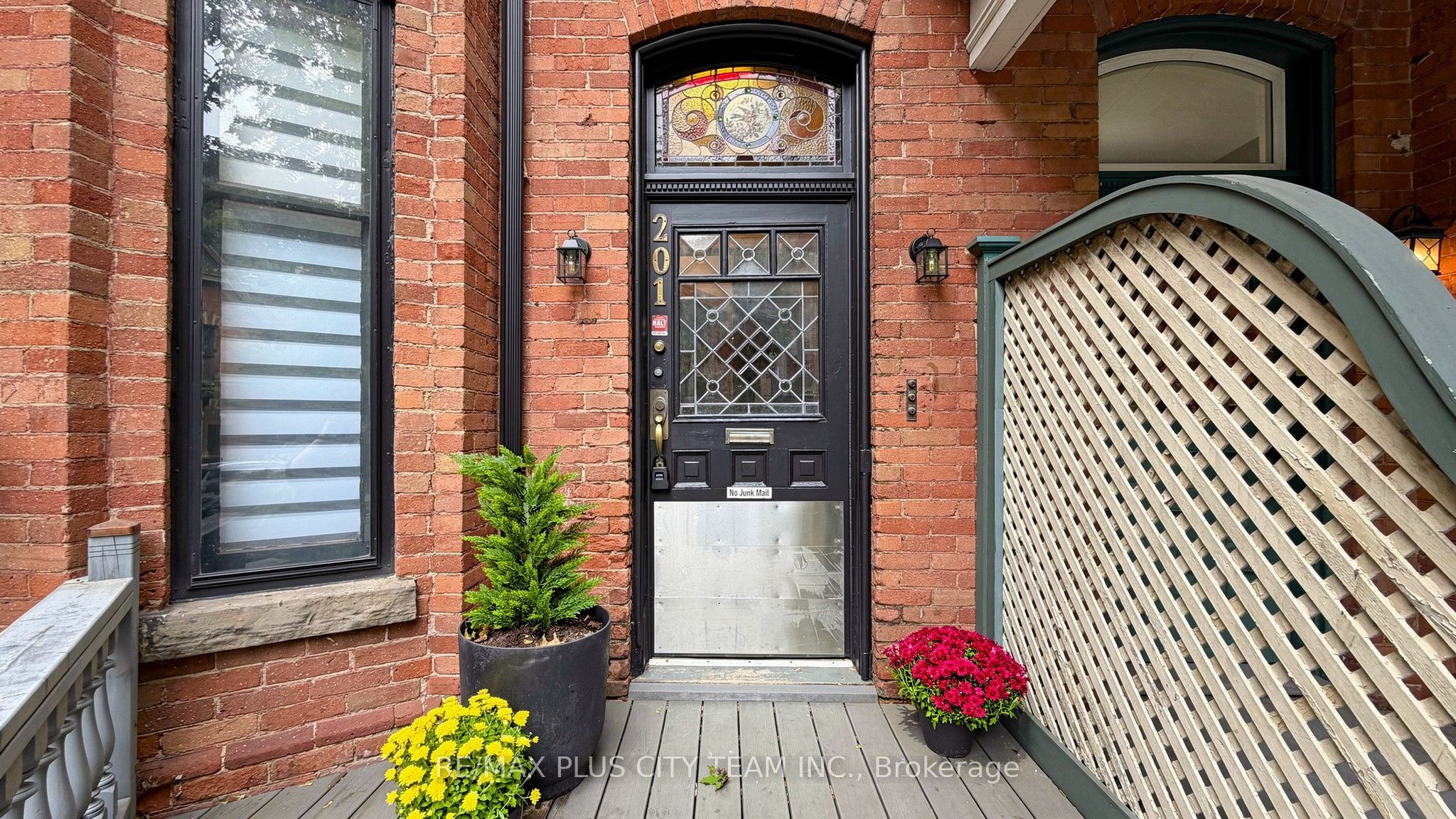 201 Seaton Street Property Photo 3