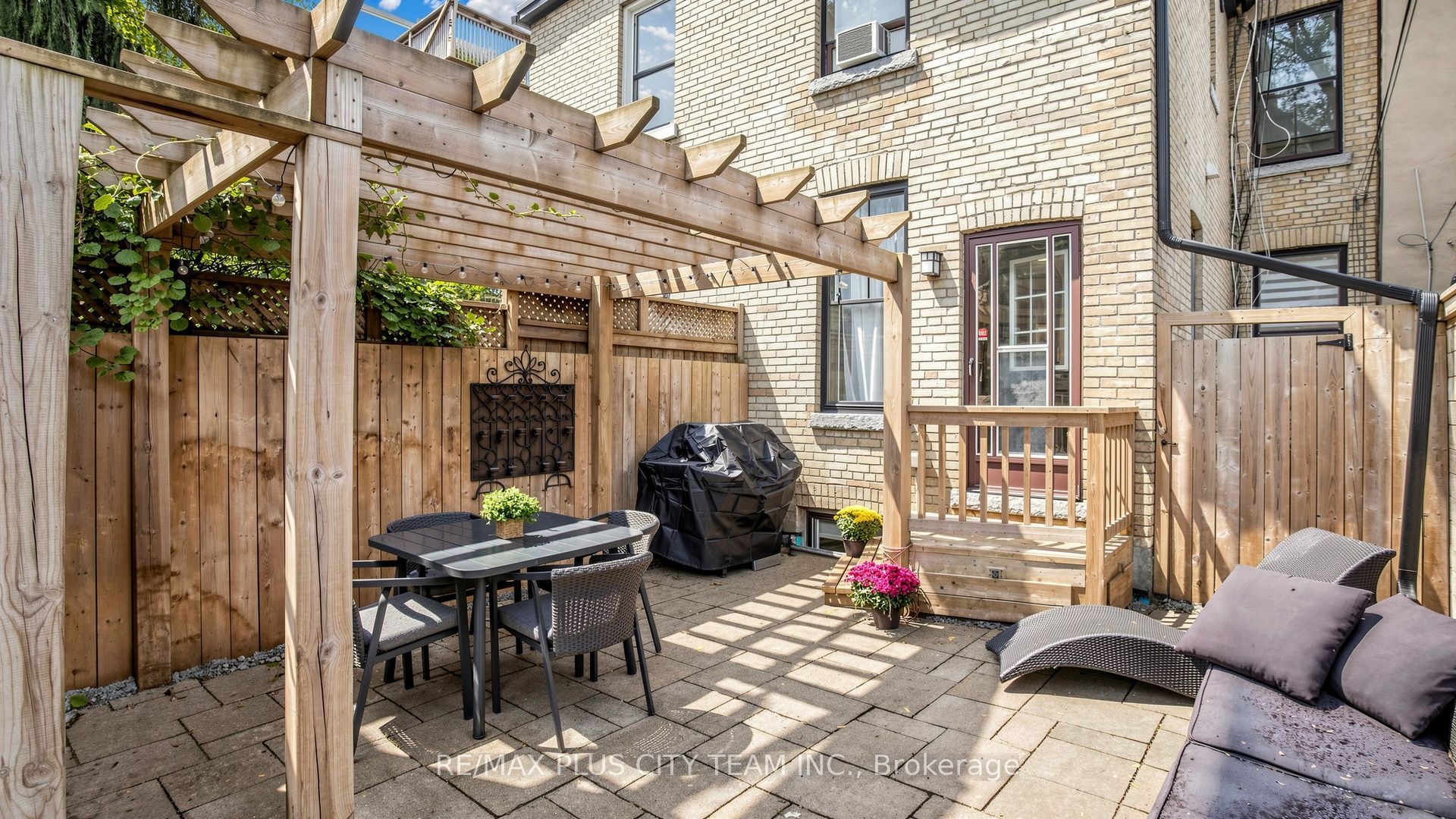 201 Seaton Street Property Photo 28