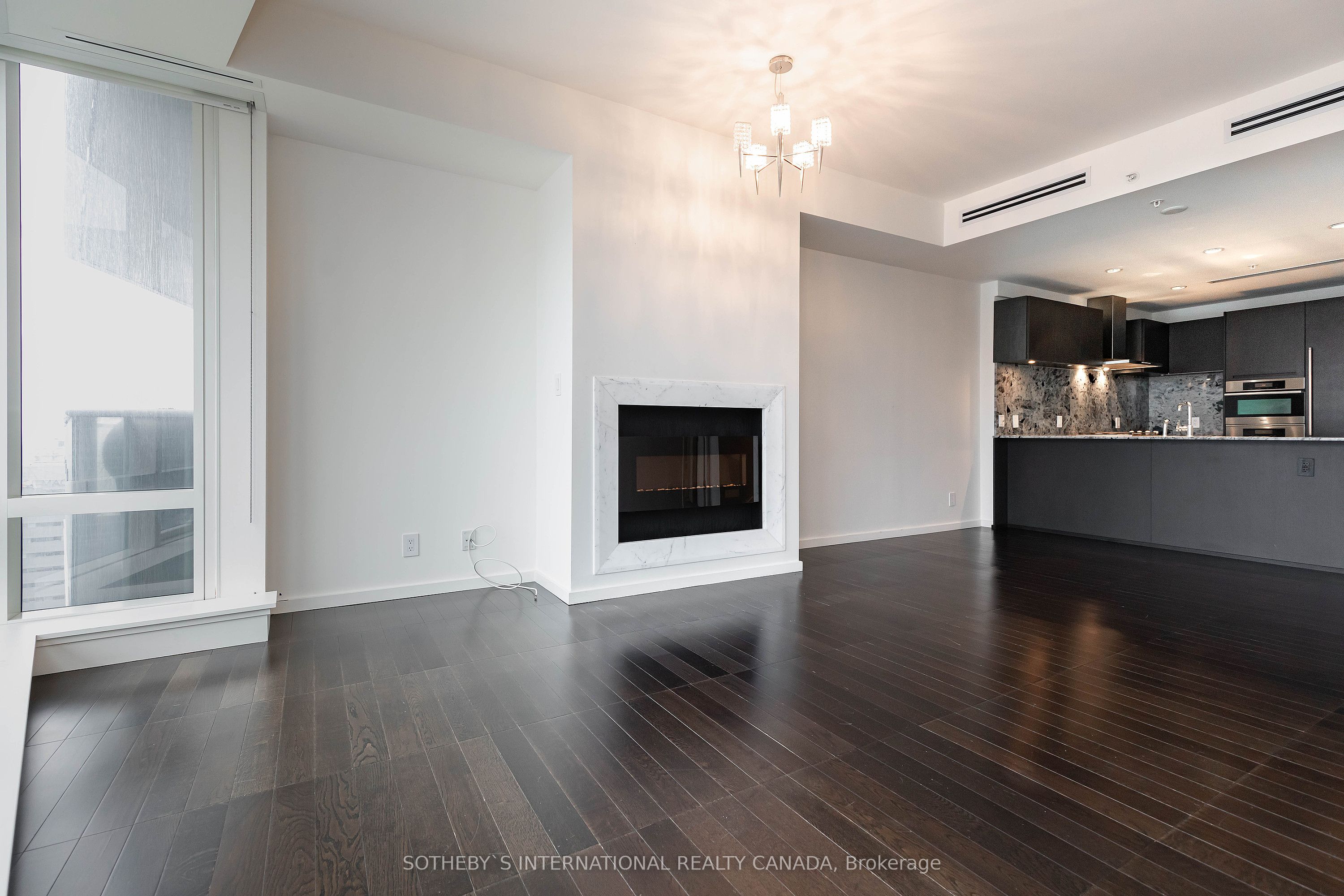 180 University Avenue 3002 Property Photo 4