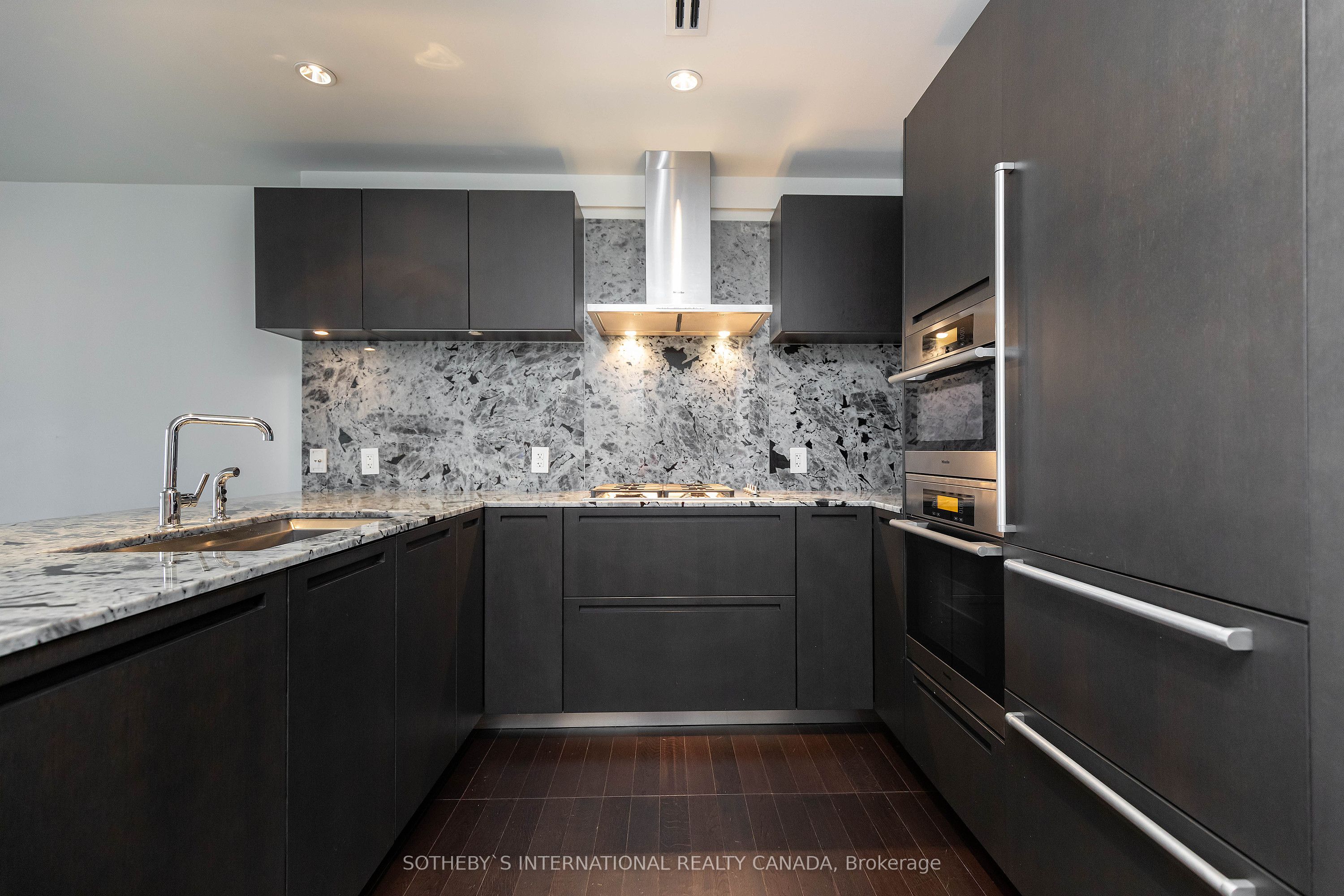 180 University Avenue 3002 Property Photo 14
