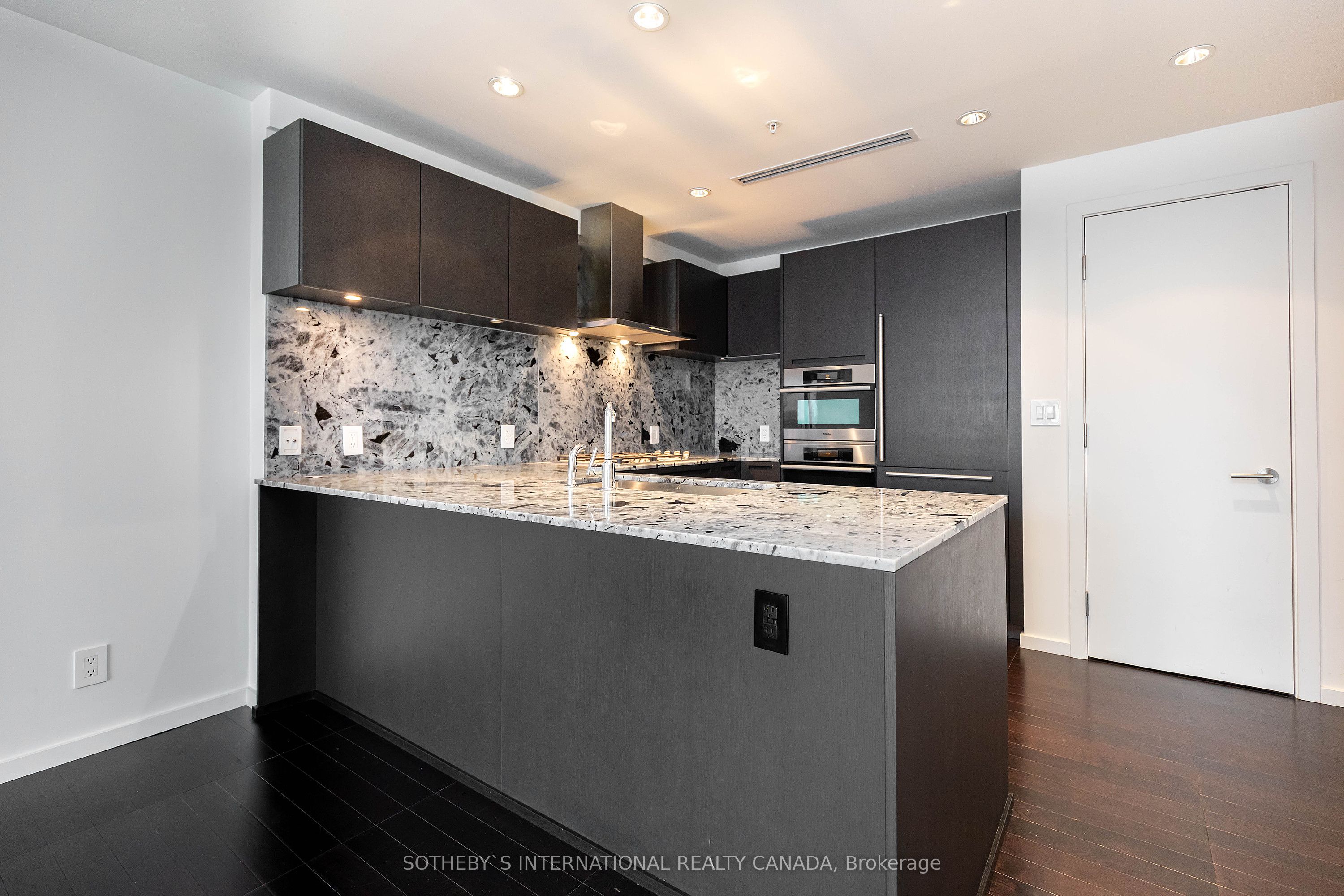180 University Avenue 3002 Property Photo 15