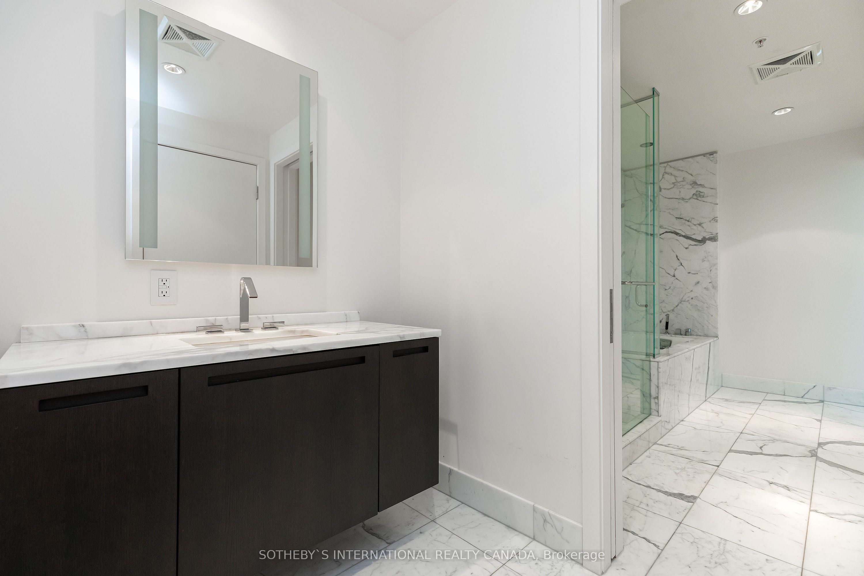 180 University Avenue 3002 Property Photo 17